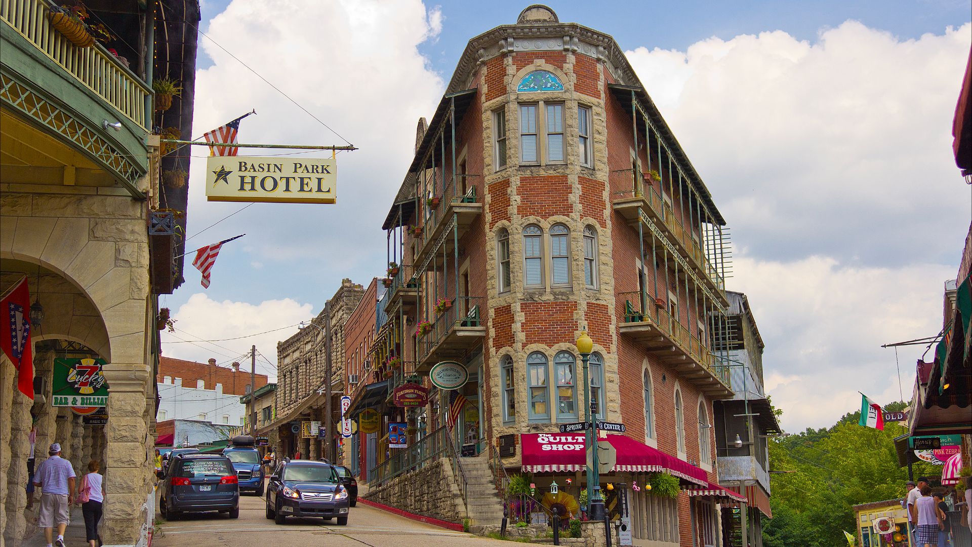 File:Eureka Springs downtown.jpg