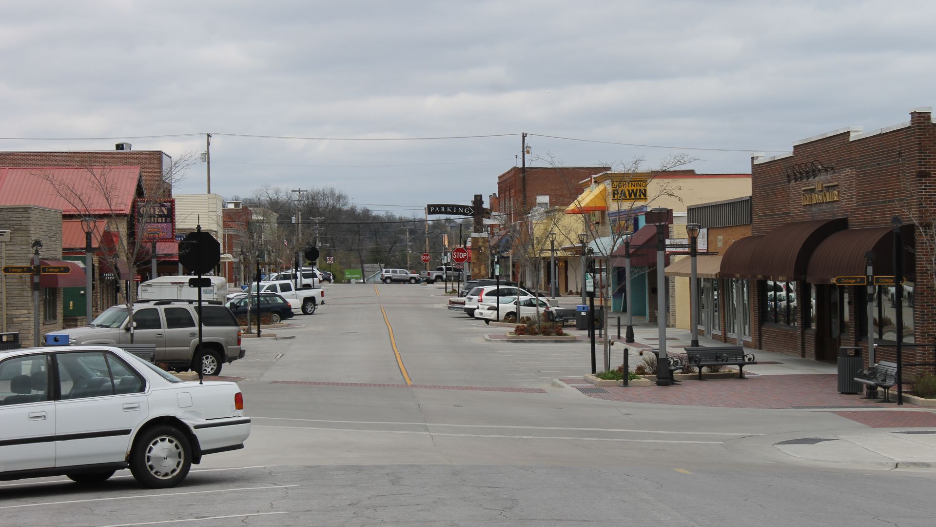 File:Glimpse of downtown Branson, MO IMG 1726.JPG