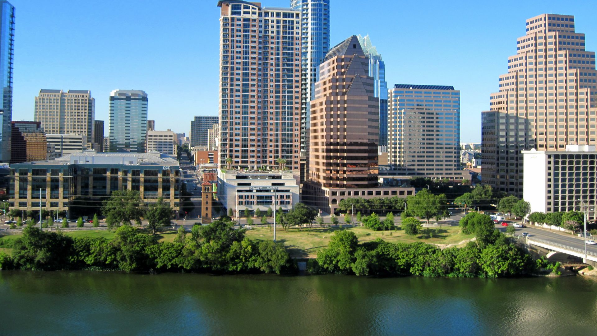 File:Austin Texas Lake Front.jpg