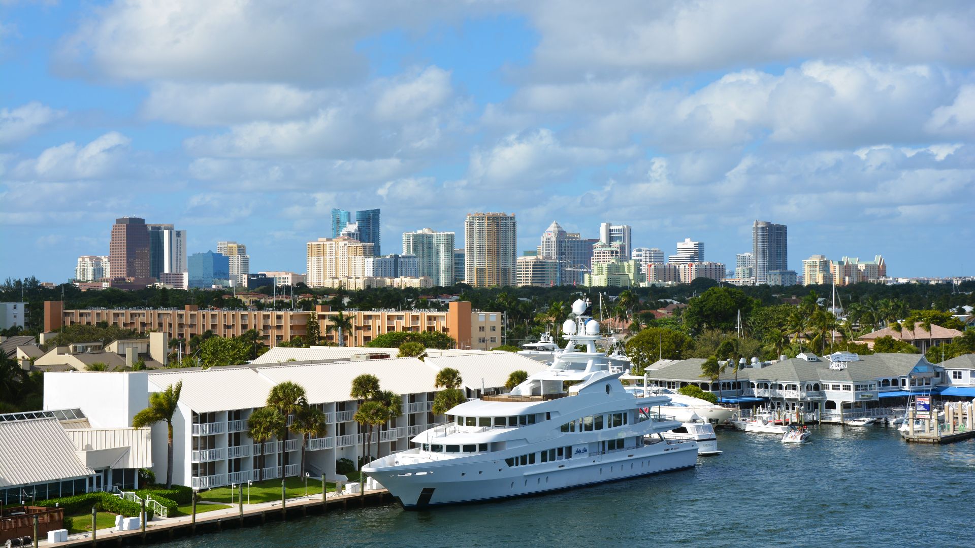 File:Skyline of Fort Lauderdale, Nov-15.jpg