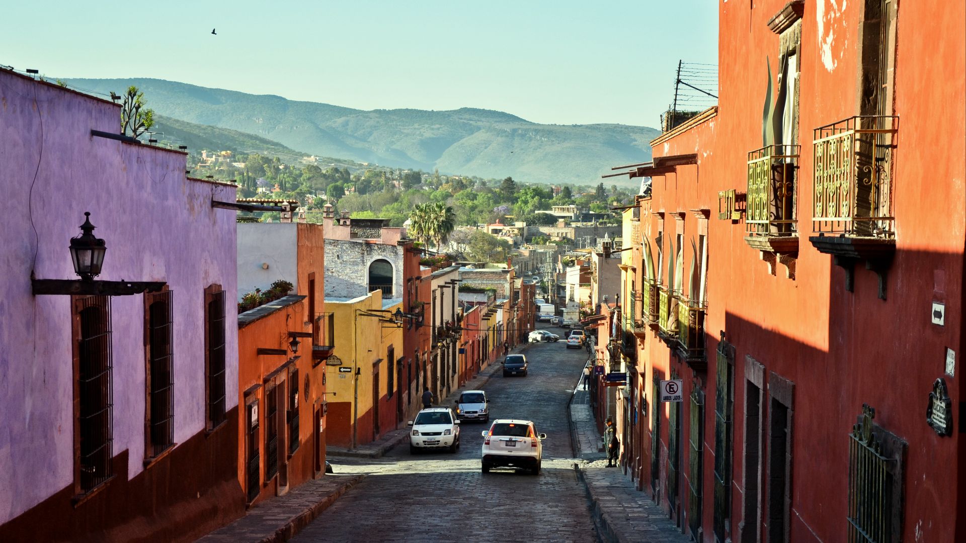 File:San Miguel de Allende surrounded by hills.jpg