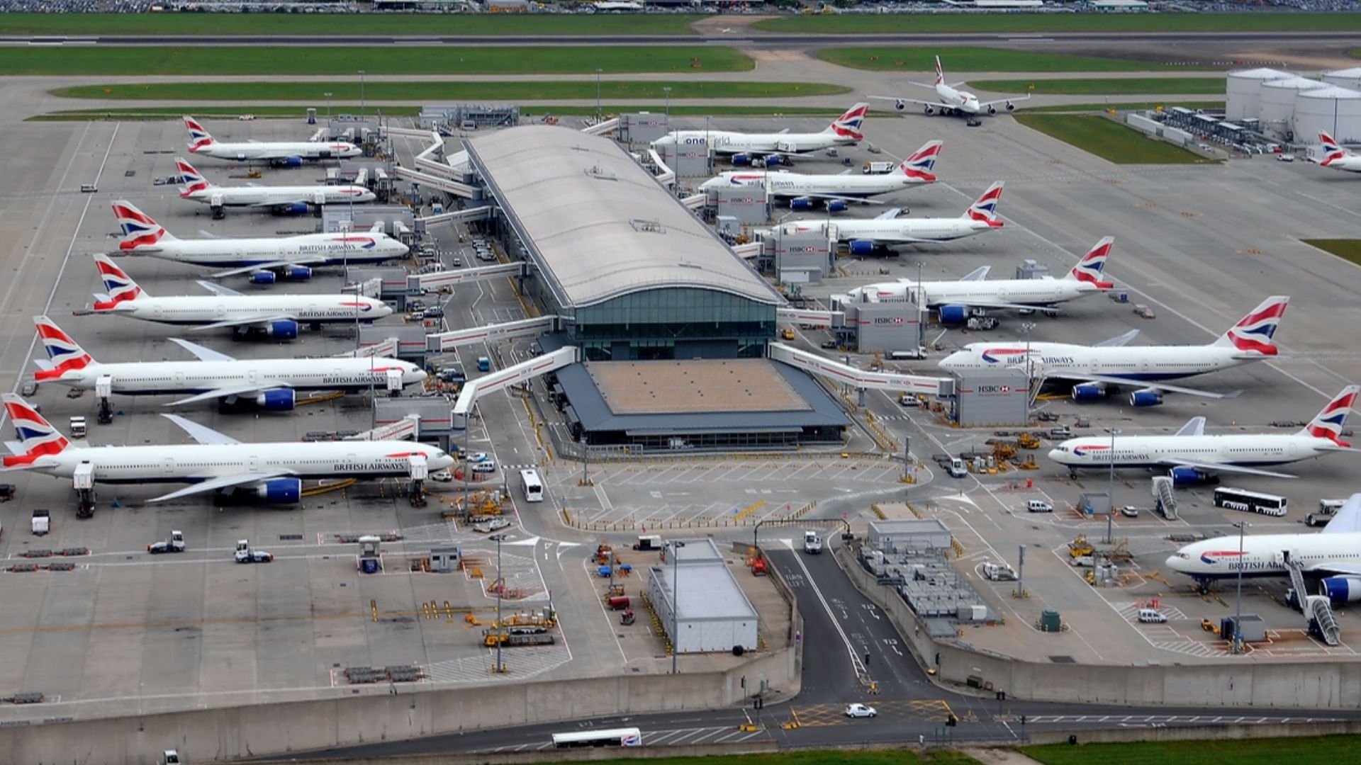 File:Heathrow Terminal 5C Iwelumo-1.jpg