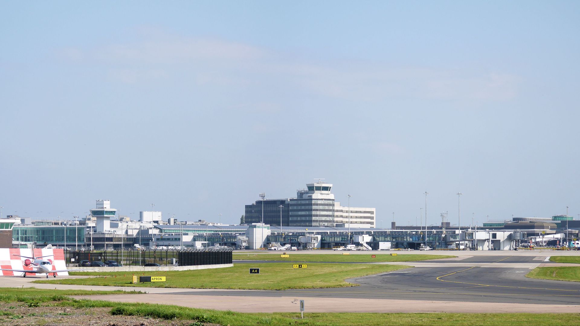 File:Manchester Airport Panorama September 2014.jpg