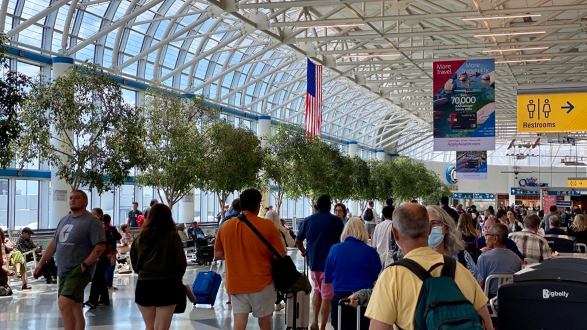 File:CLT Airport Atrium 2.jpg