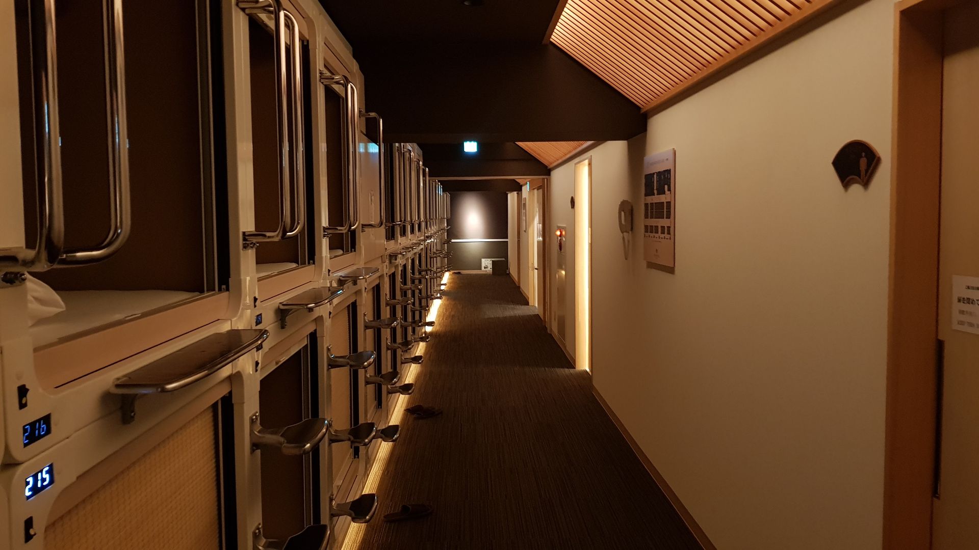 File:Capsule hotel.jpg