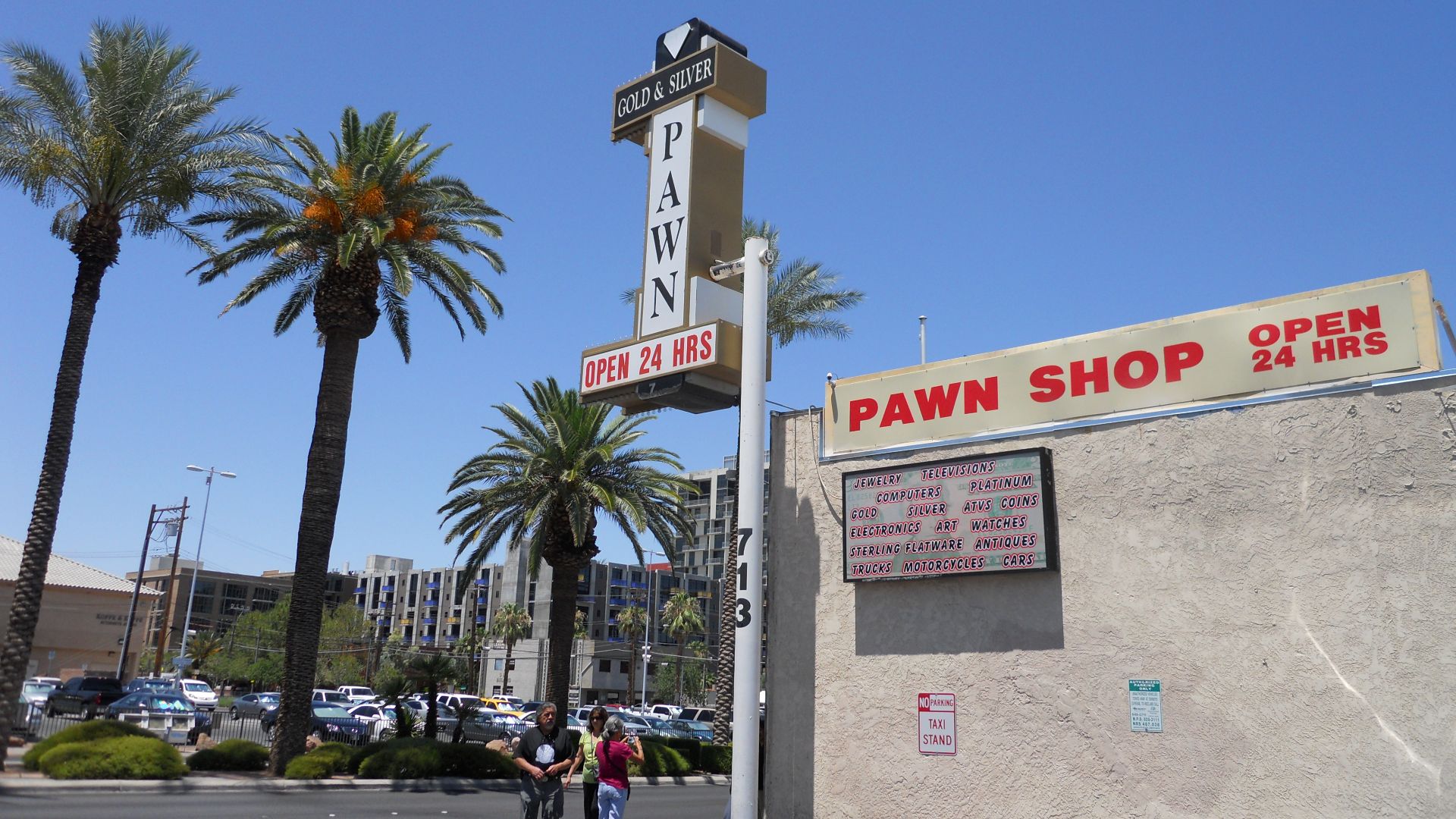 File:Pawn Stars shop by Mike Salvucci.jpg