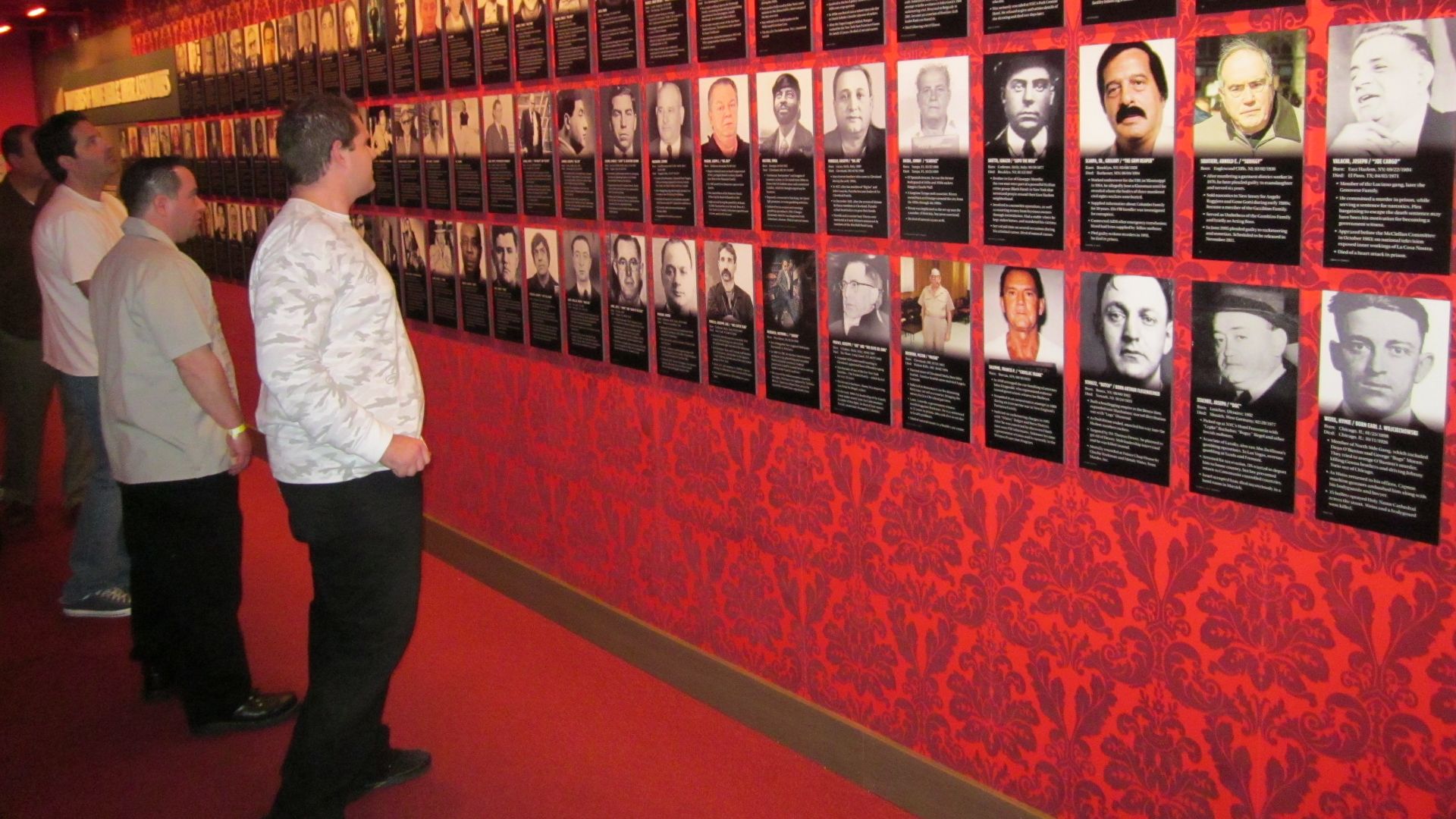 File:Las Vegas Mob Museum Wall of Mobsters.JPG
