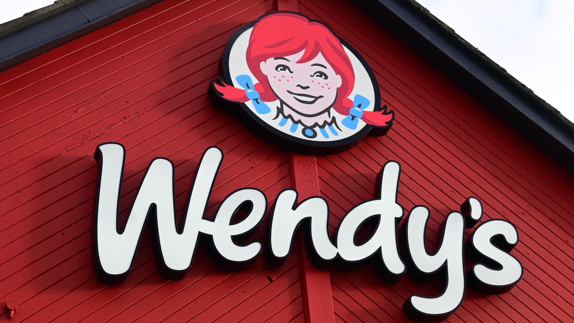 File:Wendy's on Kingswood, Kingston upon Hull Jan24 Main Sign.jpg