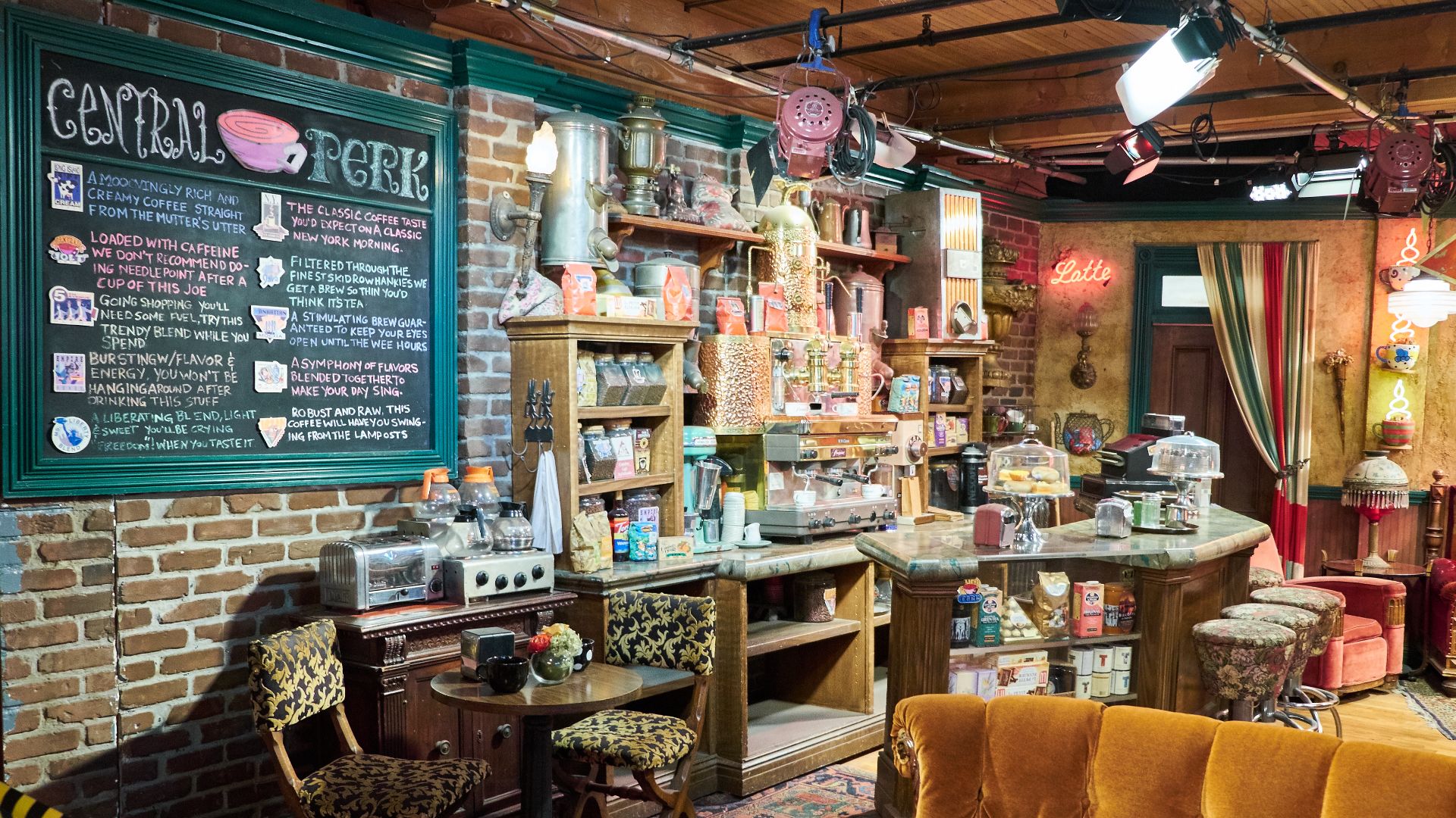 File:Warner Bros. Studio VIP Tour (15609032437).jpg