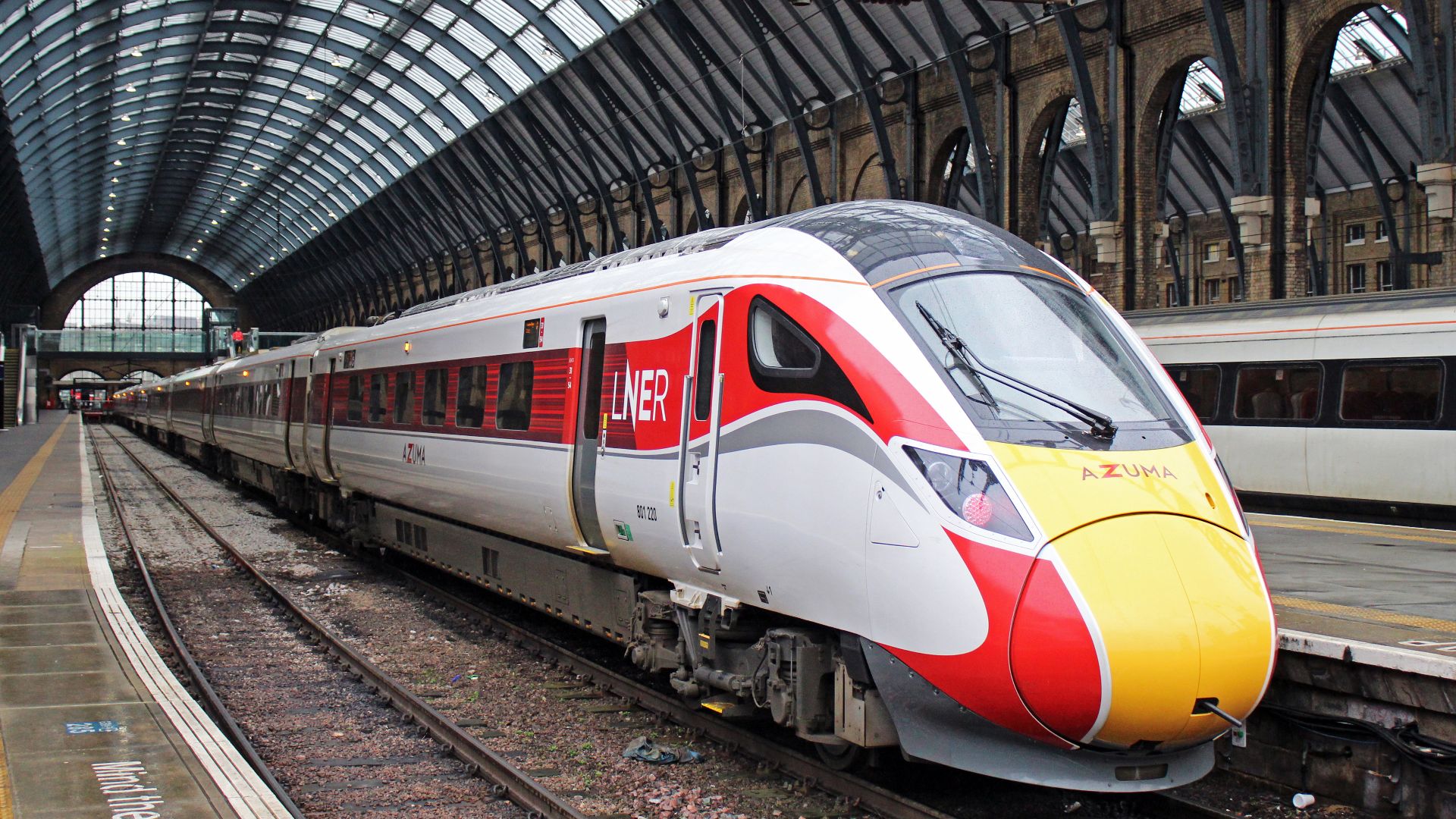 File:801220 LNER Azuma Kings Cross.jpg