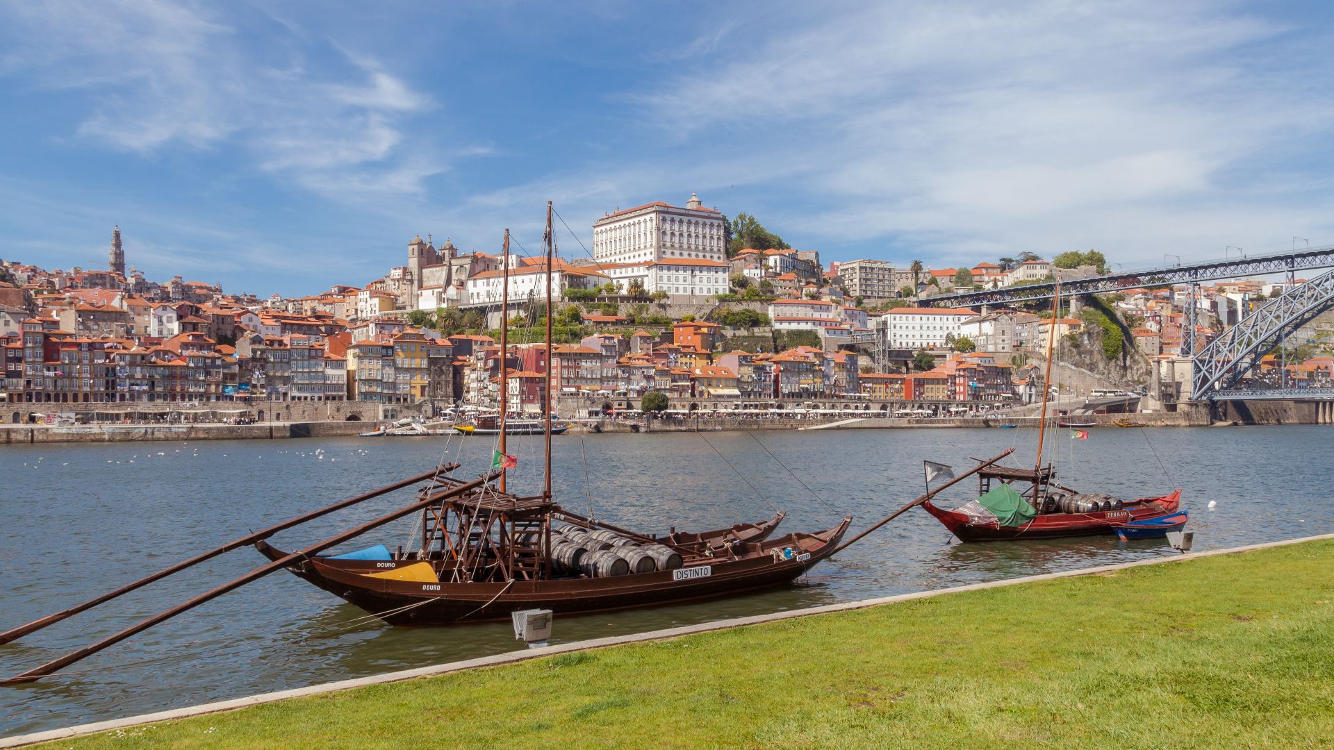 File:Rabelos en el río Duero, Vila Nova de Gaia, Portugal, 2012-05-09, DD 14.JPG