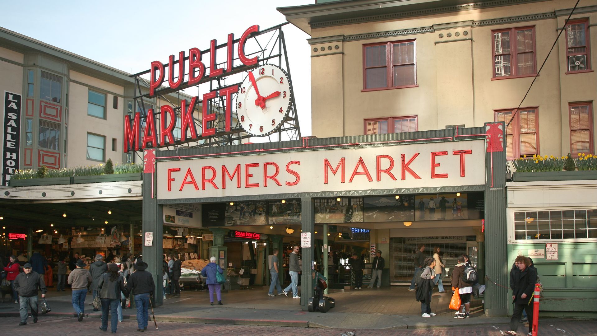 File:Pike Place Market Seattle.jpg