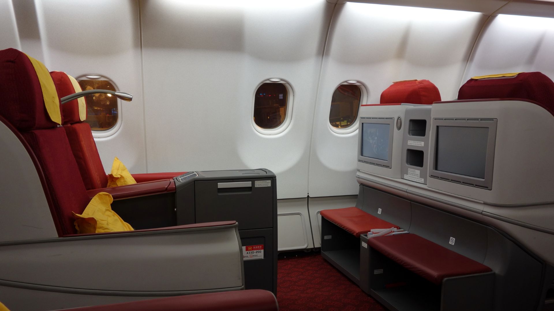 File:Interior of A330-243 (Hainan Airlines) aircraft cabins 20161123.jpg