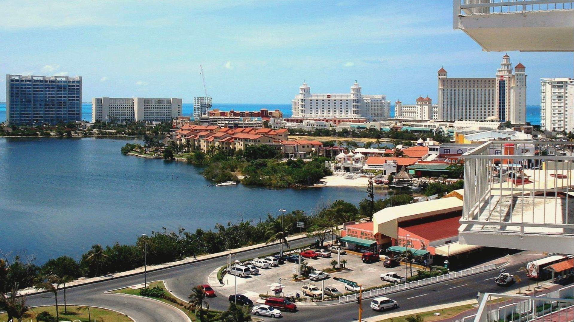 File:Hotel Zone in Cancun, Mexico.jpg