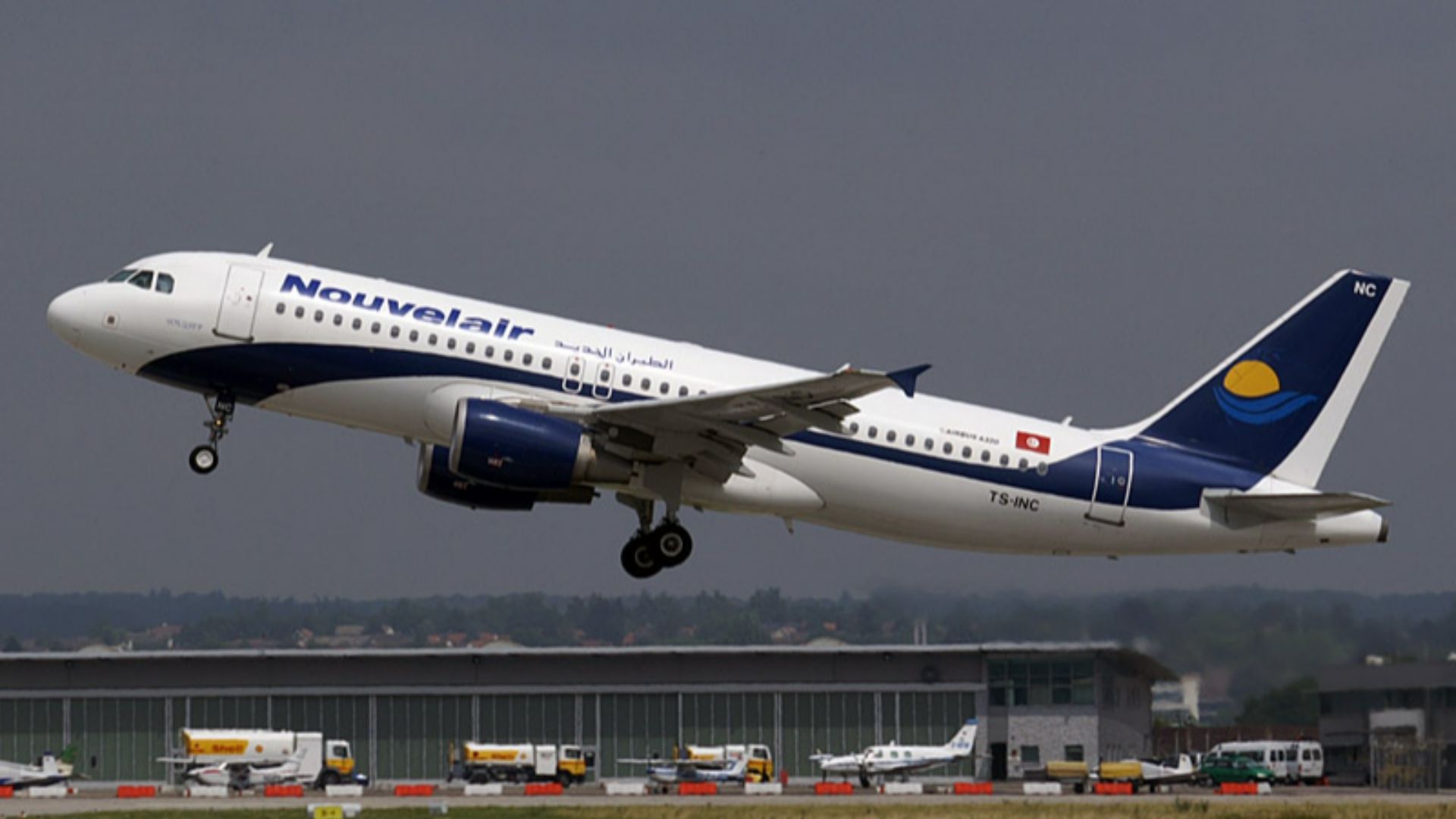 File:Nouvelair A320 TS-INC.jpg
