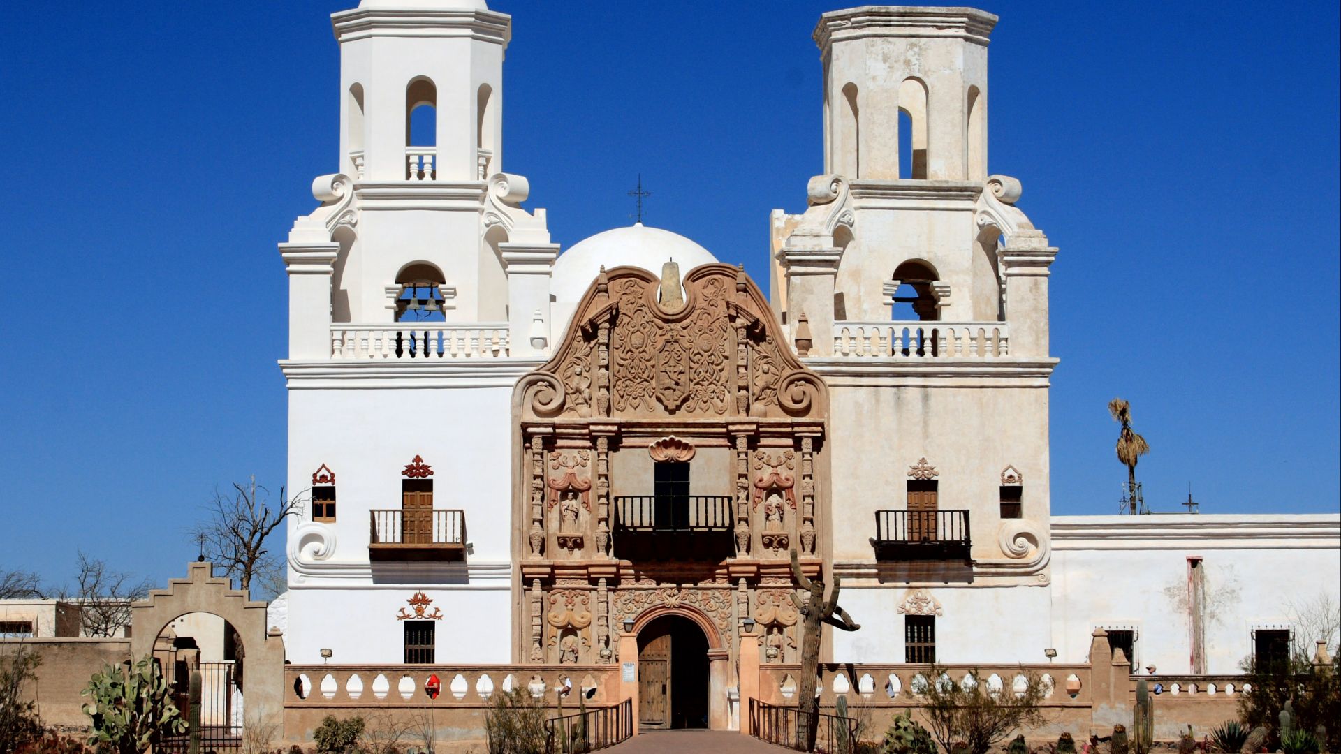 File:Exterior of the Mission Xavier del Bac.jpg