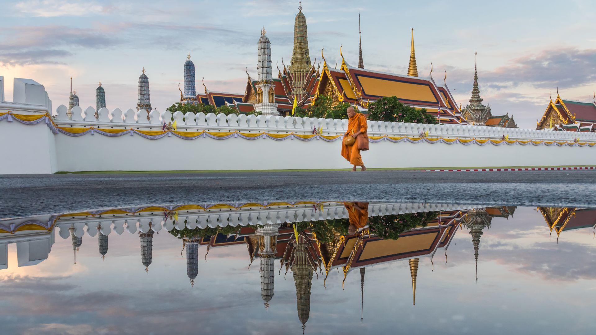 File:Temple of the Emerald Buddha.jpg