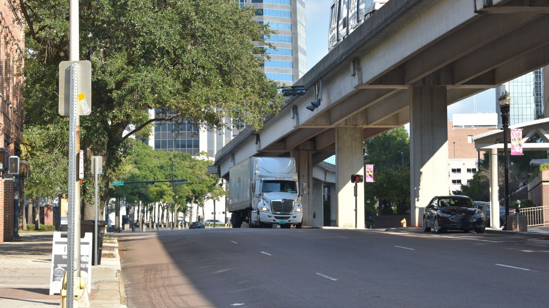 File:West Bay Street (Jacksonville, Florida).jpg