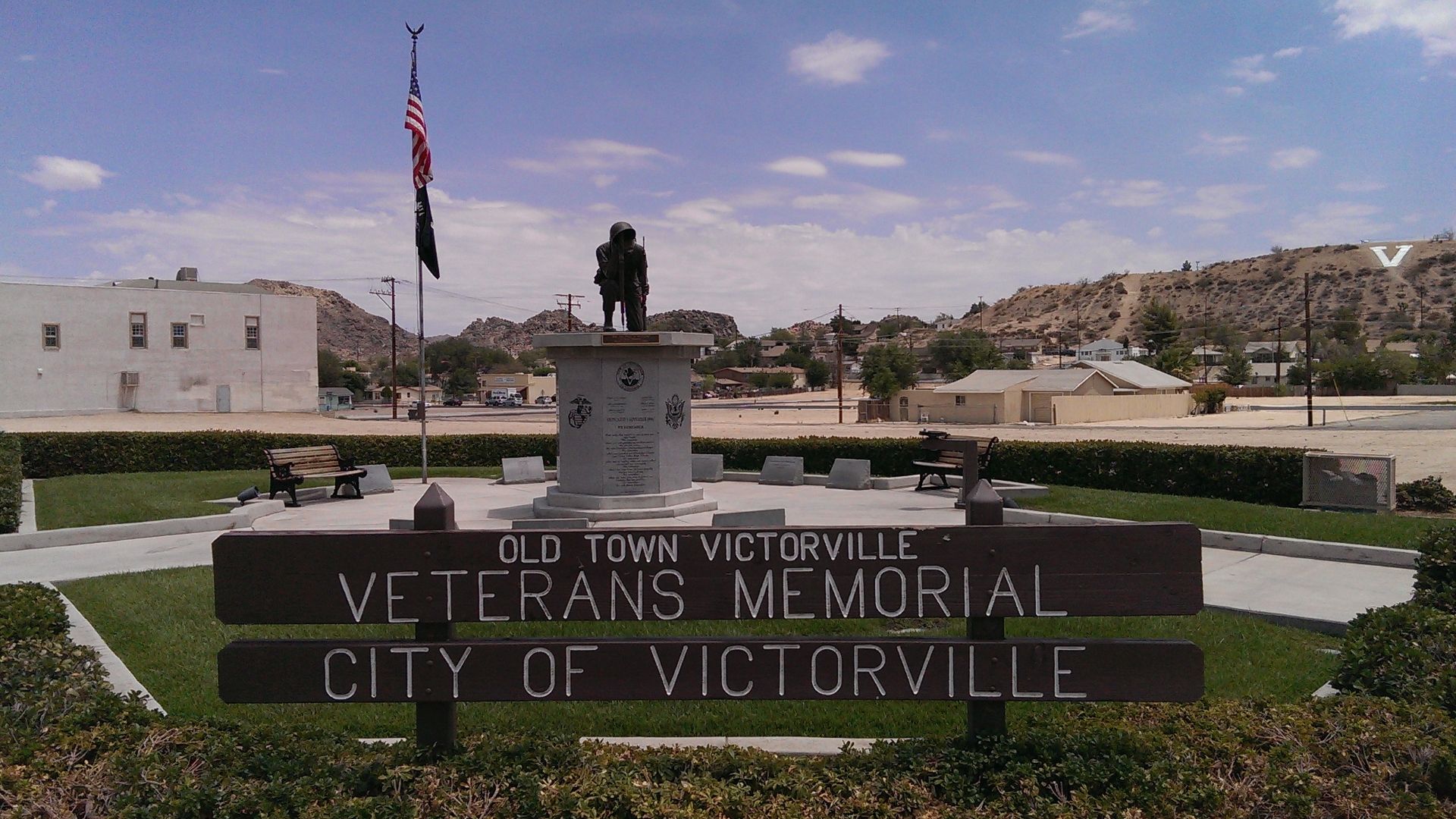 File:Old Town Victorville-Veteran's Memorial-Seventh St-Forrest Ave.jpg