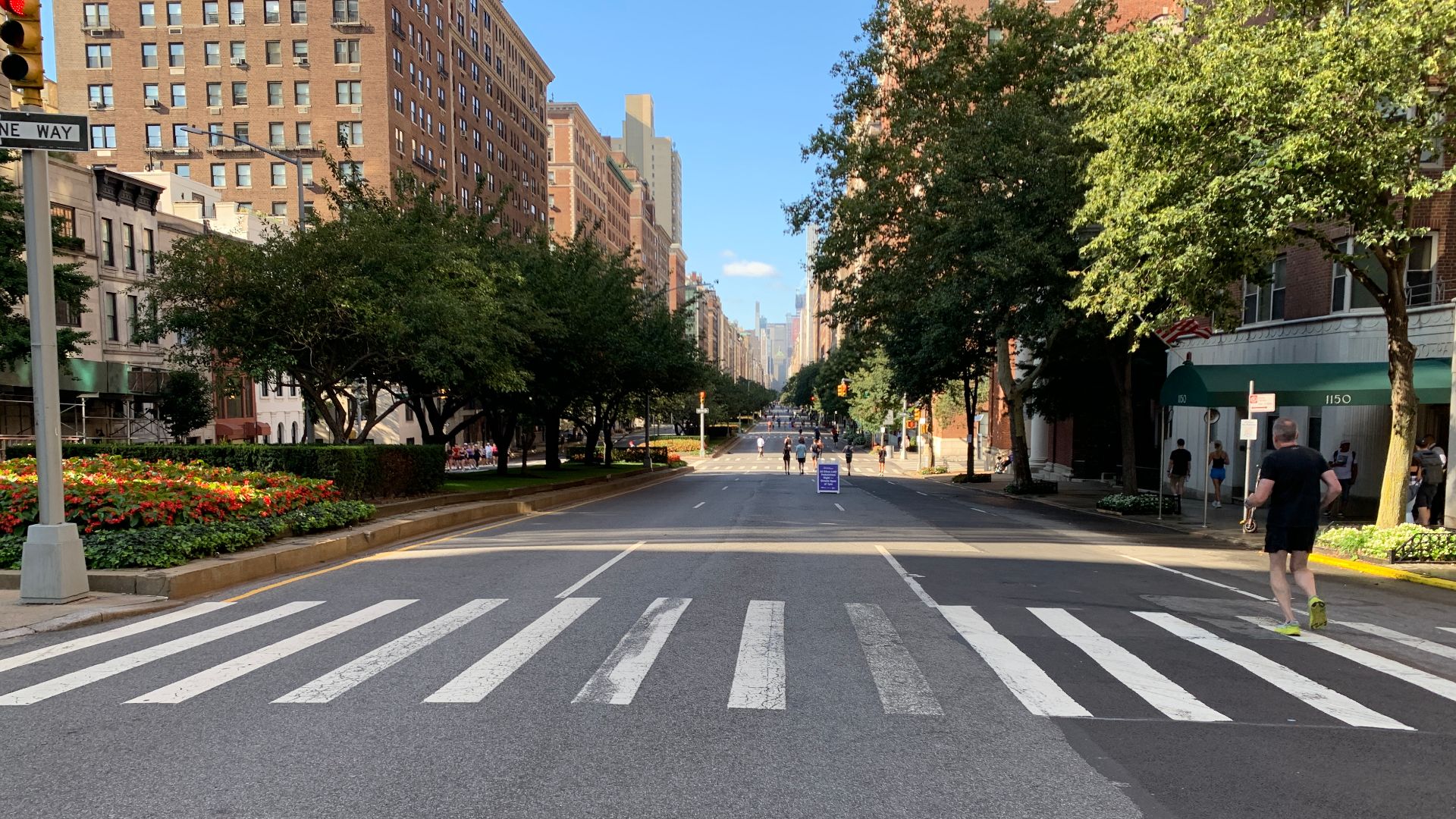 File:Summer Streets NYC 2023-08-19, 91st Street and Park Avenue, Carnegie Hill, Upper East Side, Manhattan.jpg