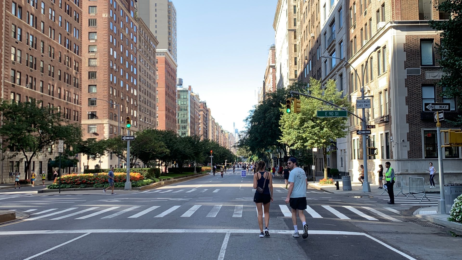 File:Summer Streets NYC 2023-08-19, Park Avenue and 90th, Carnegie Hill, Upper East Side, Manhattan.jpg