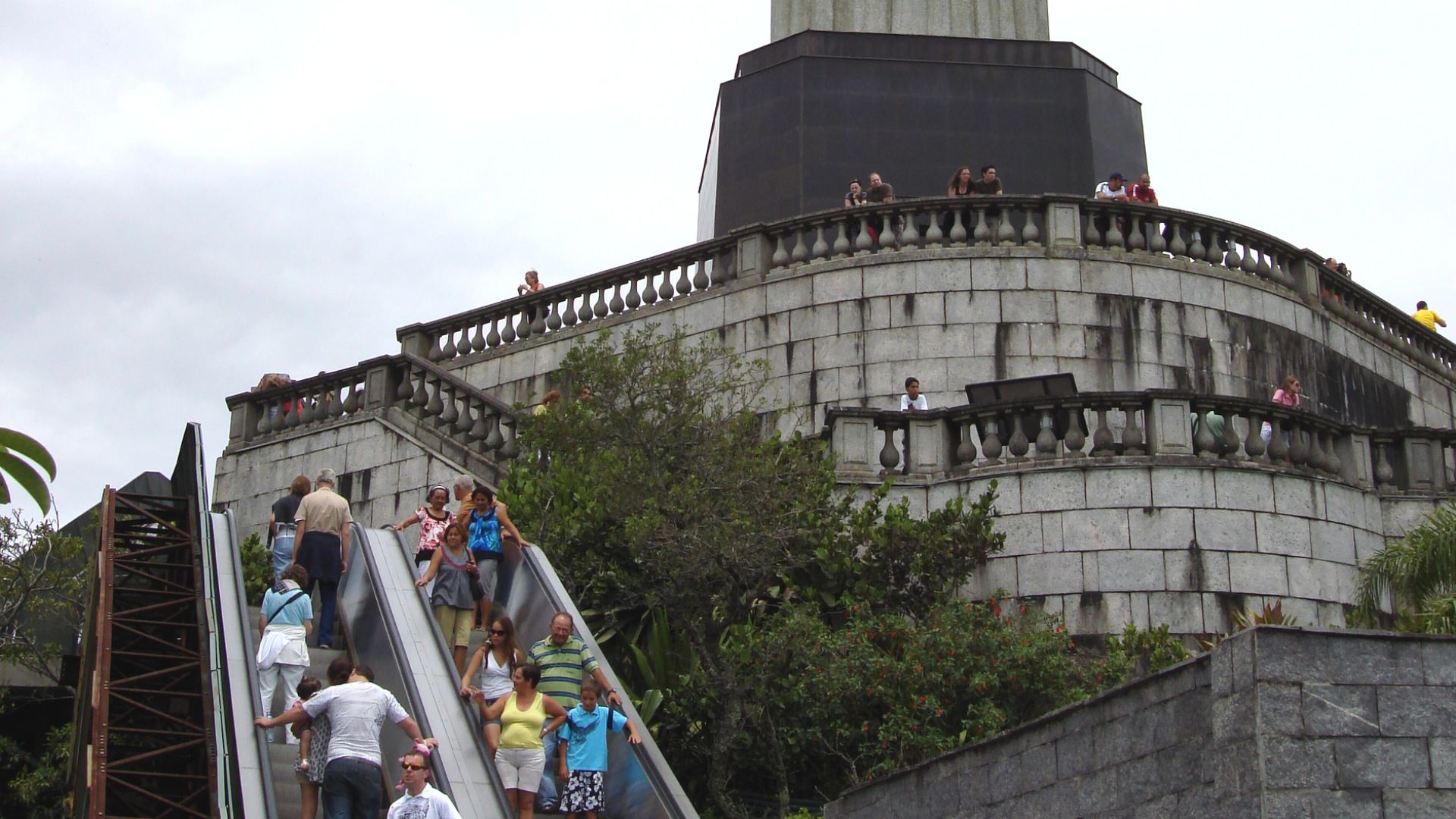 File:Lascar O Cristo Redentor (Christ the Redeemer) - One of the New Seven Wonders of the World (4551129529).jpg