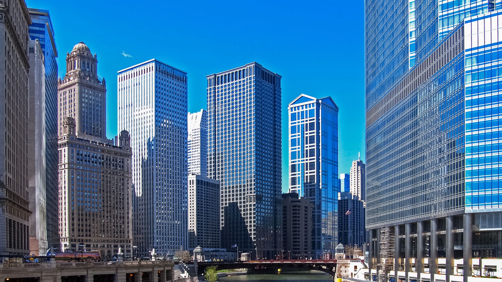 File:Chicago River ferry b.jpg