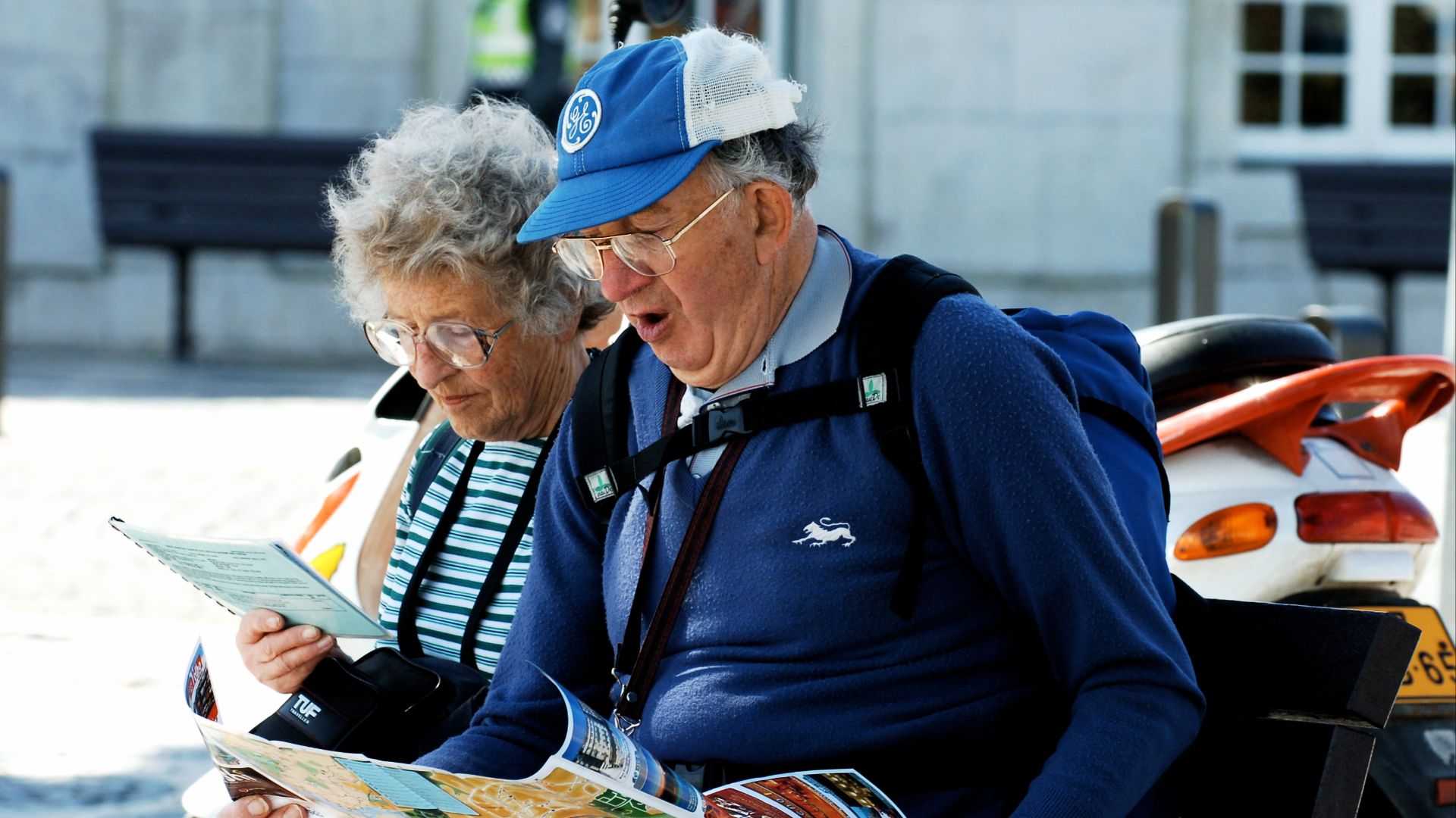 File:Old tourist couple (435347929).jpg