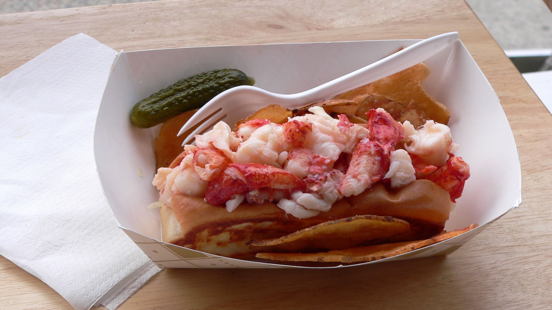File:Lobster Roll at the Lobster Claw, Bar Harbor.jpg