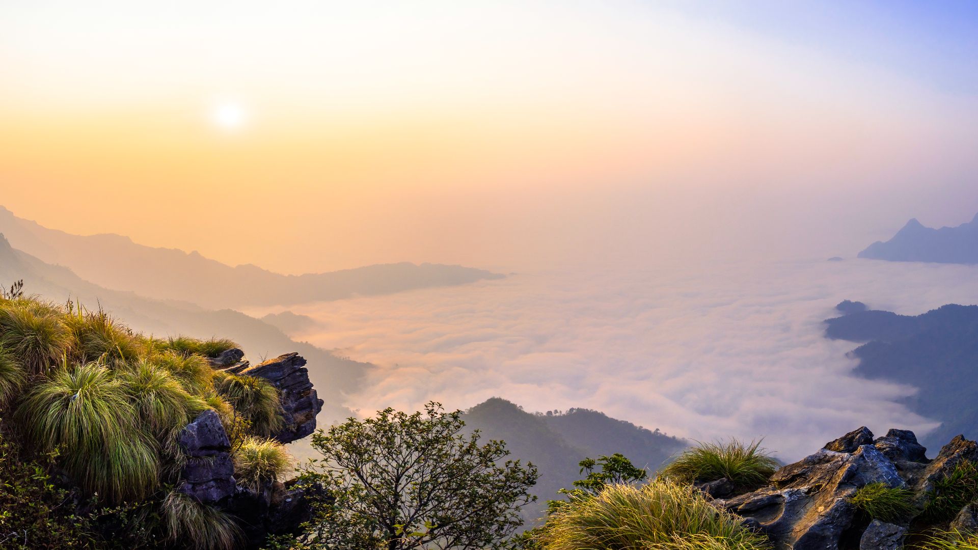 File:Sunrise at Pu Chi Fah 04.jpg