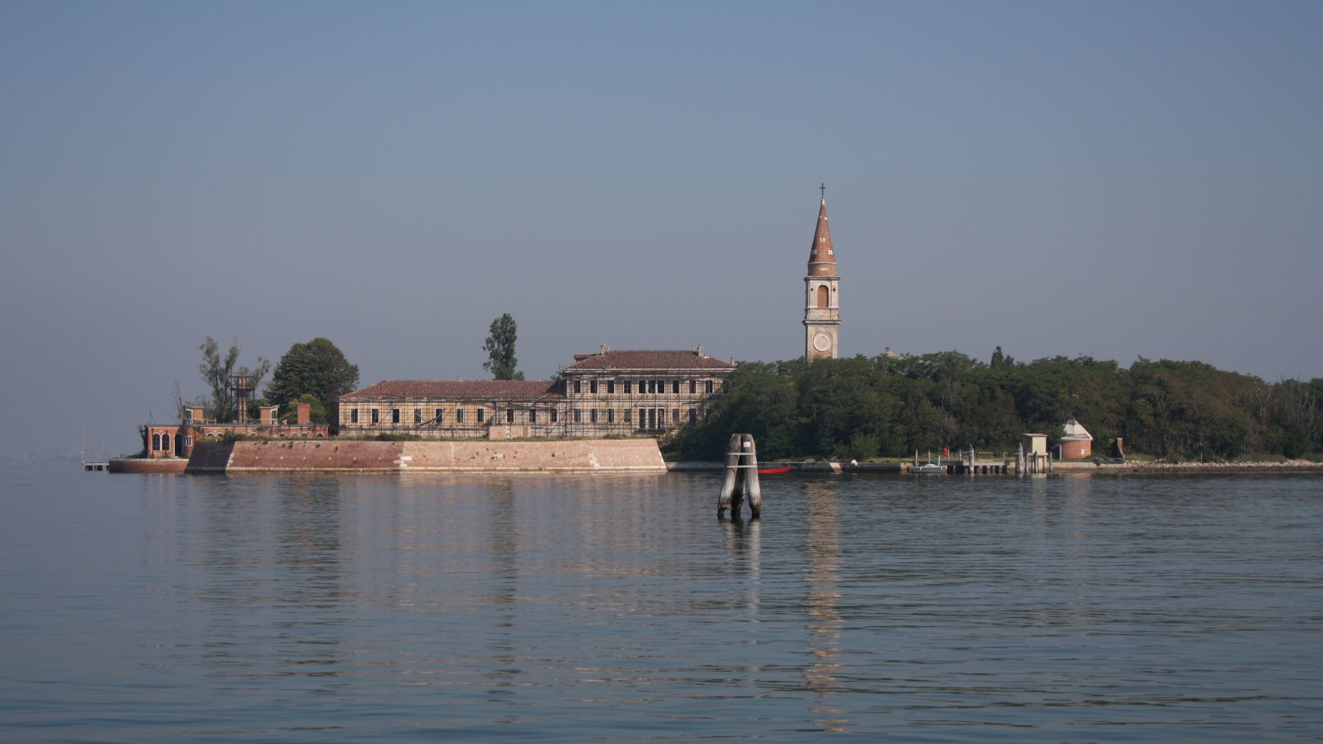 File:Isola di Poveglia, Laguna Sud Venezia - panoramio.jpg