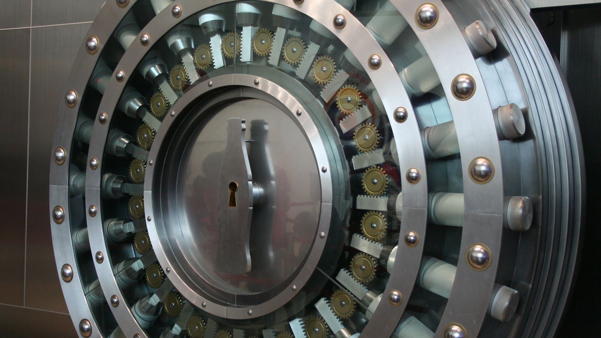 File:La chambre forte du musée Coca Cola d'Atlanta, censée abriter la recette secrète de la célèbre boisson.jpg