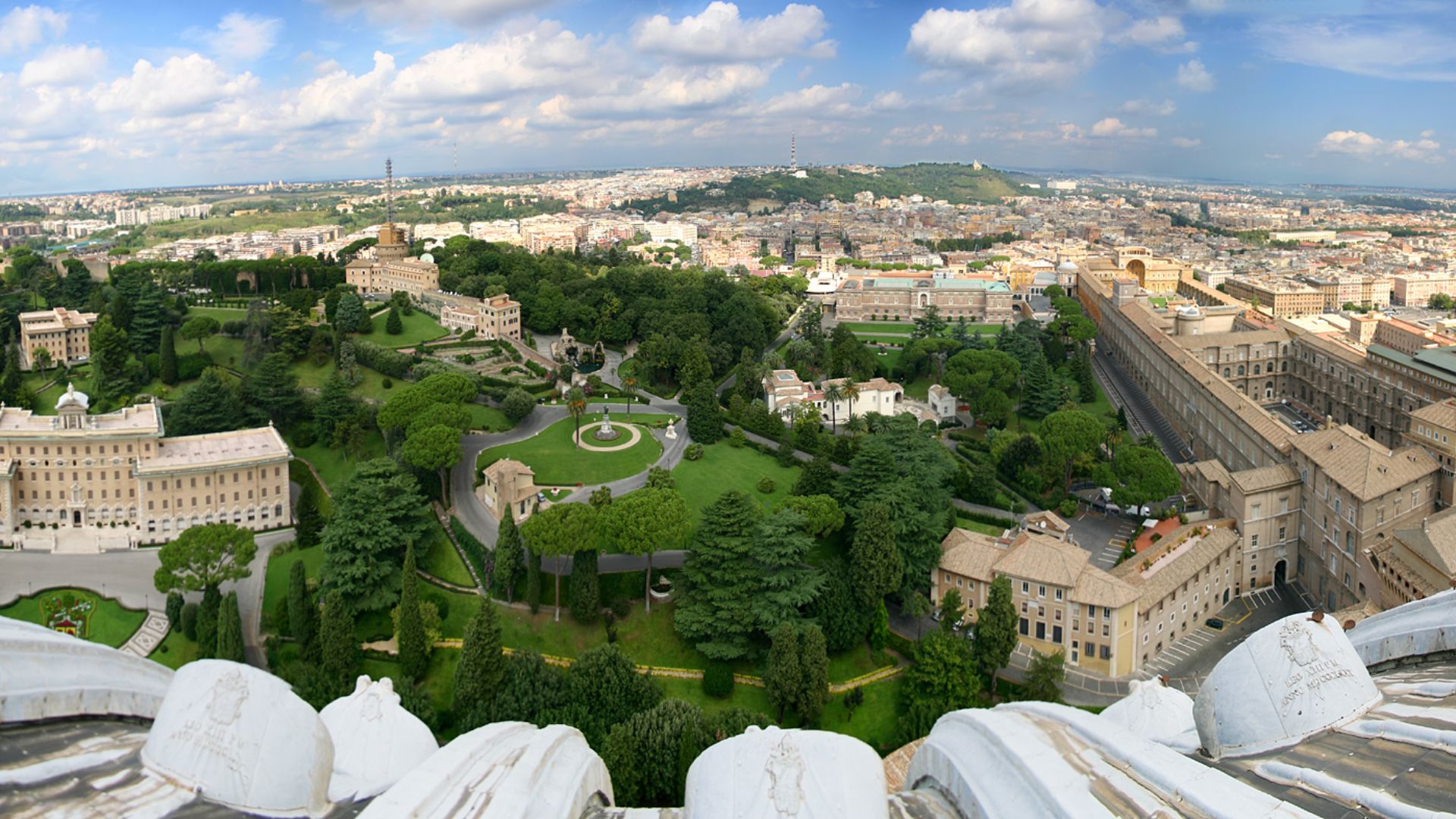 File:Vatikanische Gaerten Museen Rom.jpg