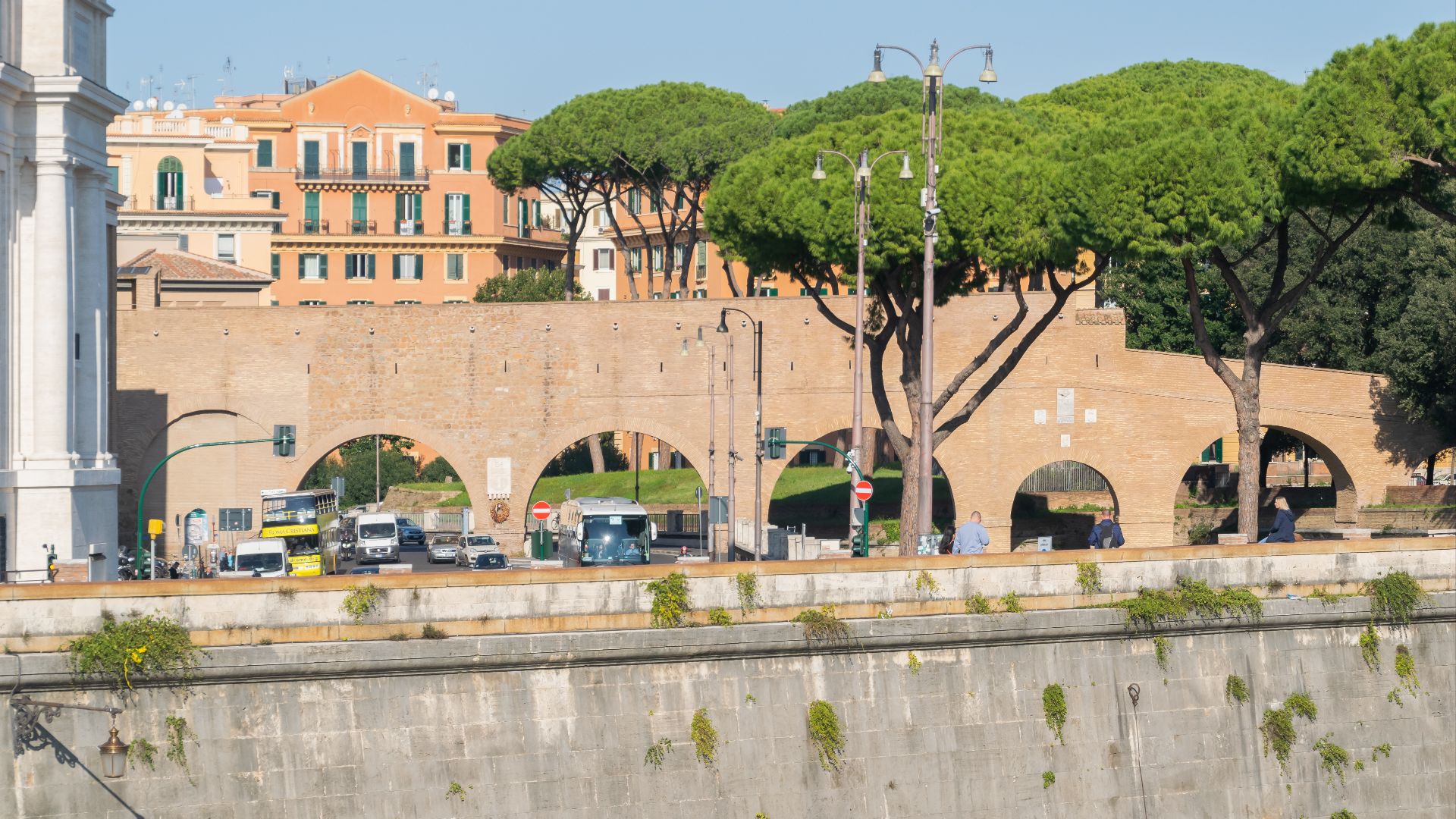 File:Passetto di Borgo in Rome.jpg