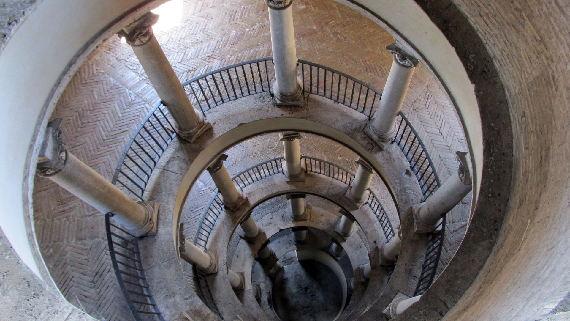 File:Bramante Staircase 3 (15614276112).jpg