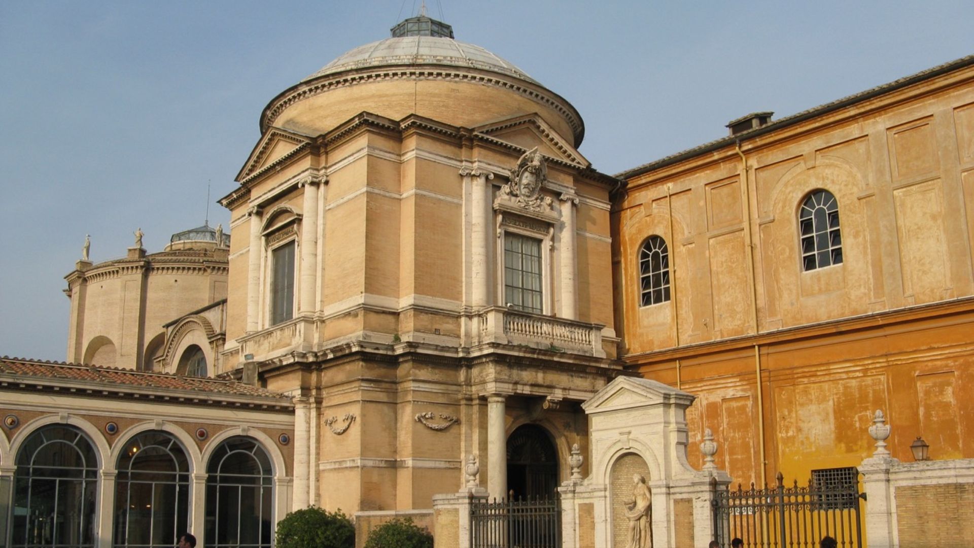 File:Cortile della Pinacoteca-Vatican City.jpg