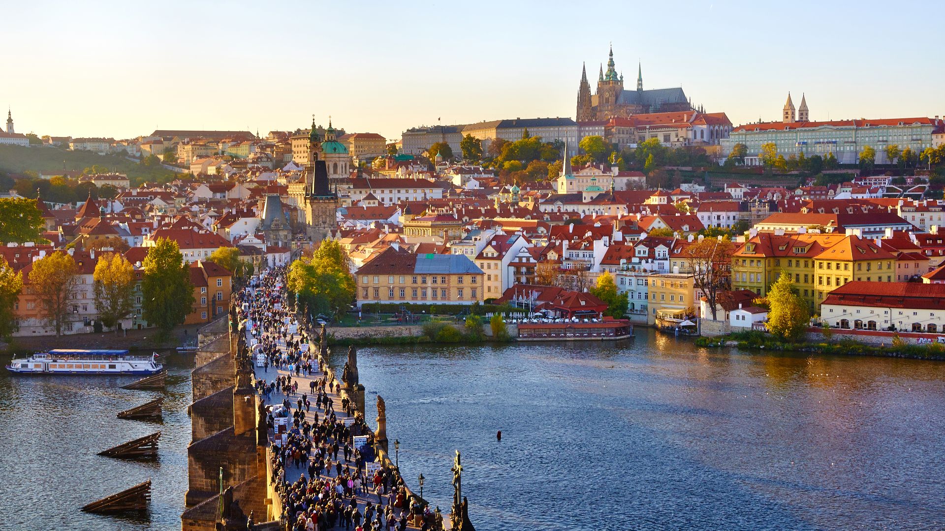 File:Prague (6365119737).jpg