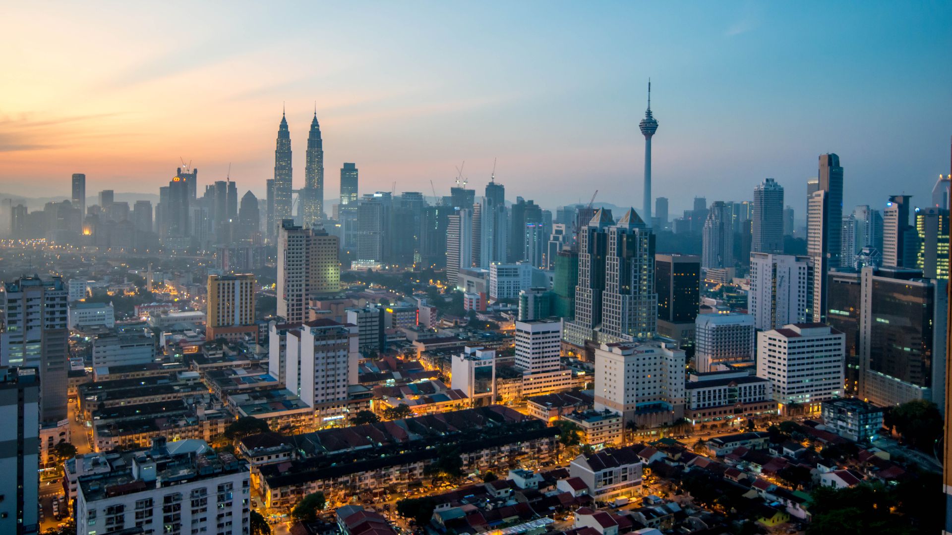 File:Kuala Lumpur at dawn (18794580599).jpg