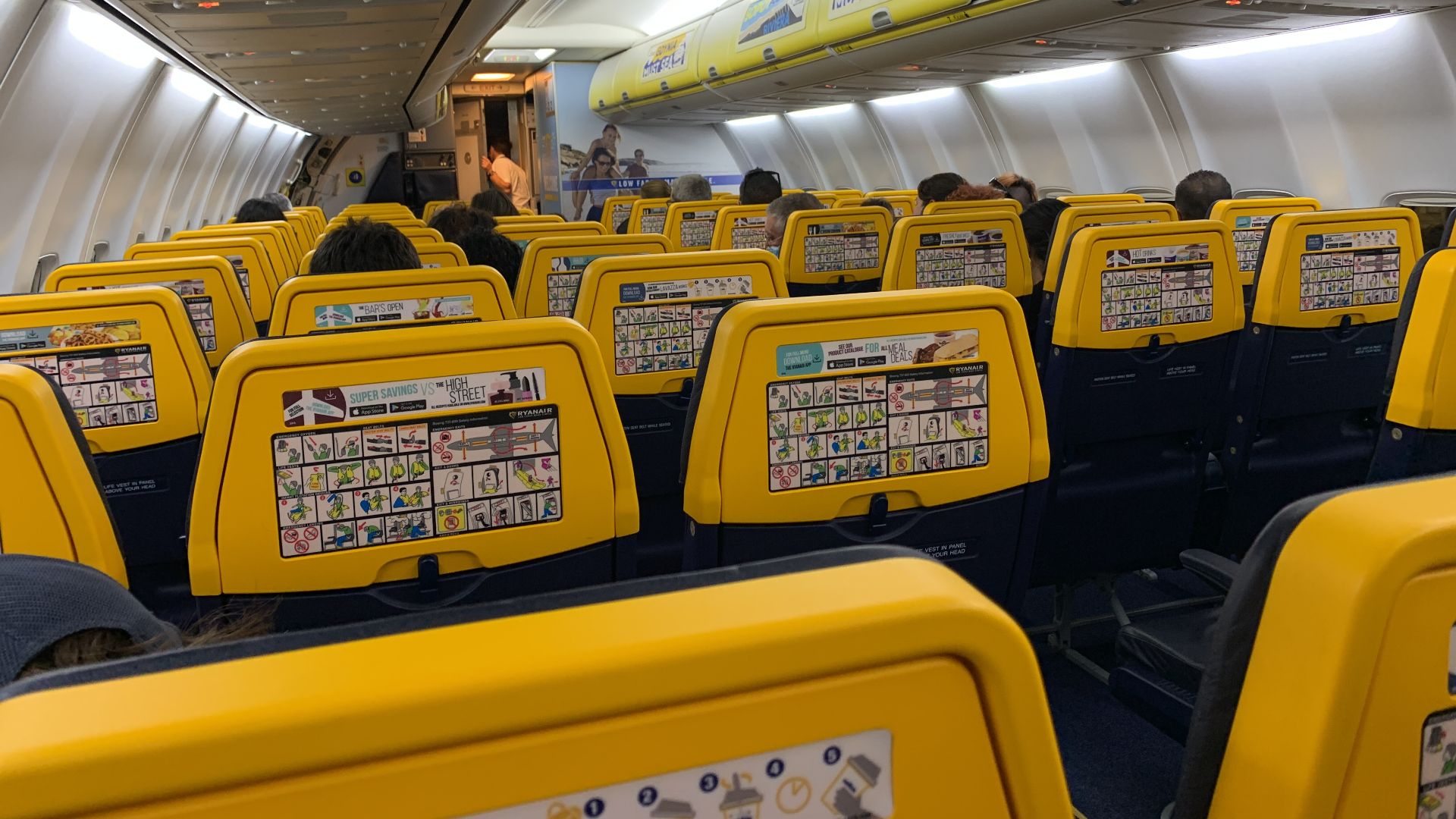 File:Interior Ryanair.jpeg