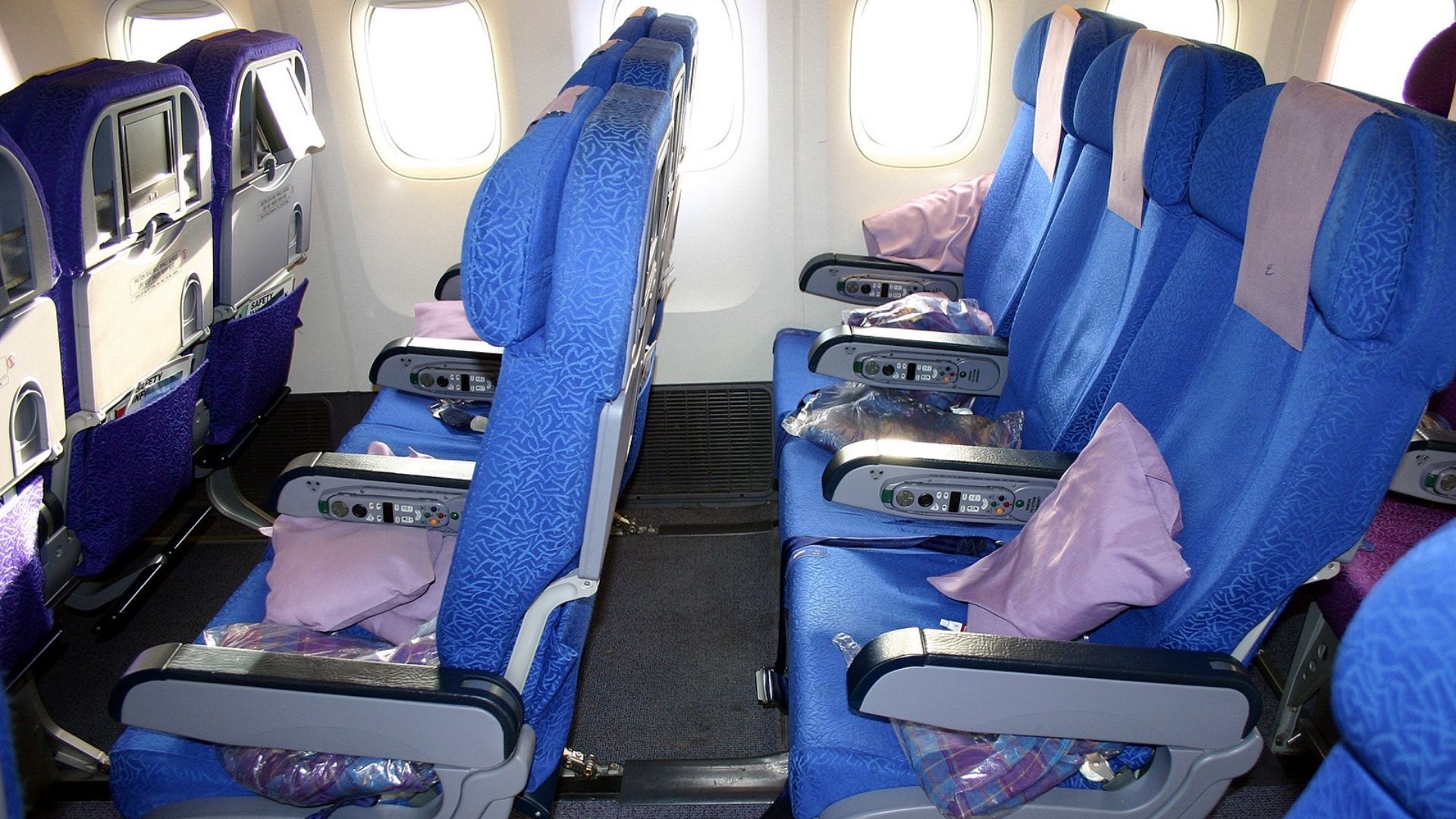 File:Boeing 777-212-ER, Singapore Airlines AN0573037.jpg