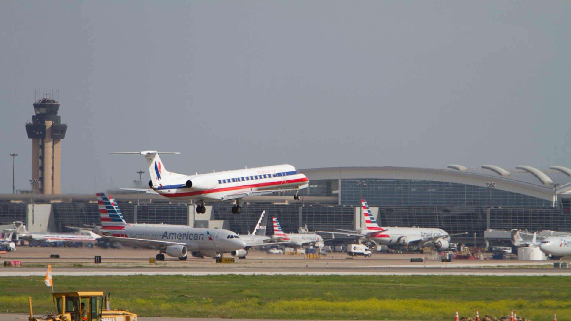File:American Eagle Embraer ERJ-145 N639AE Photo 318 (13836610313).jpg