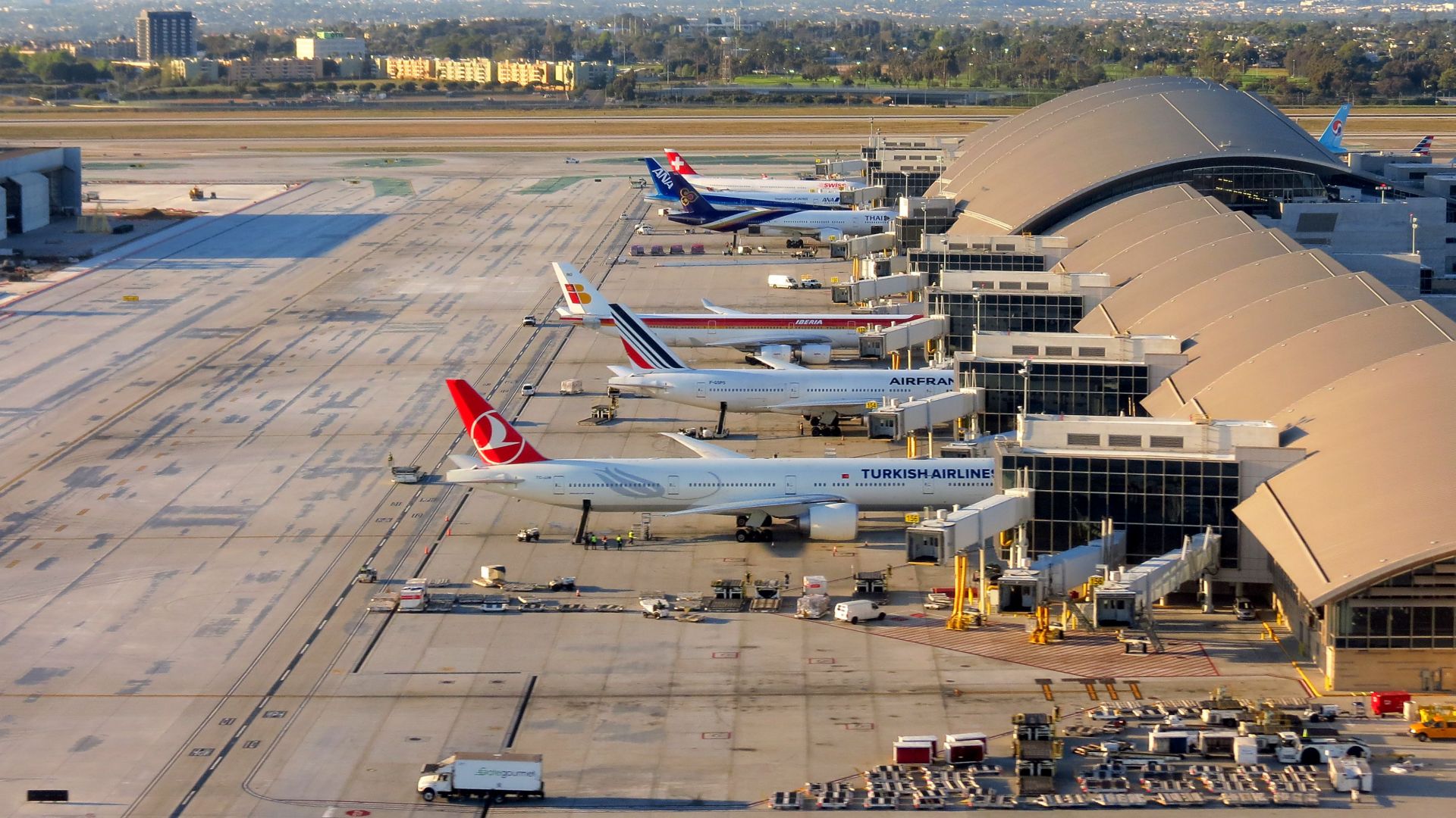 File:Los Angeles International Airport.jpg