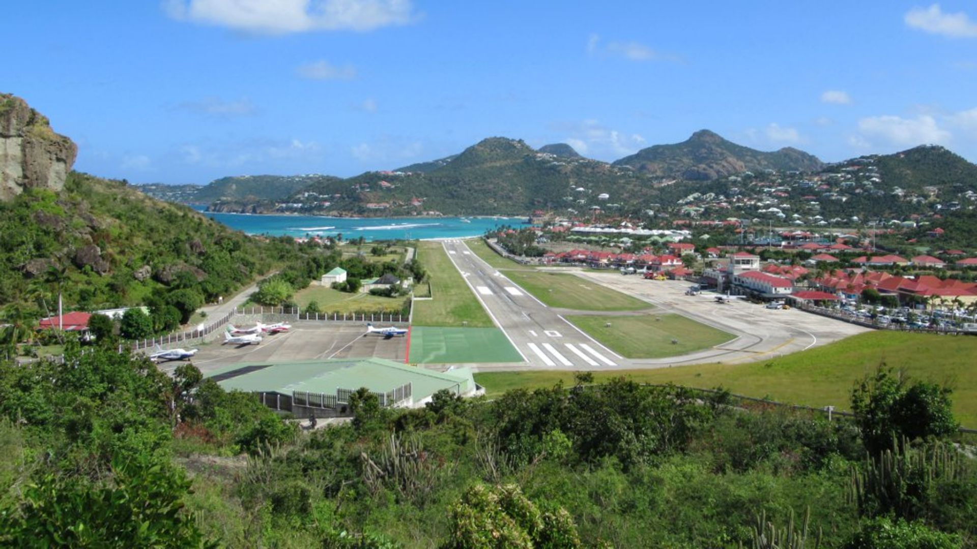 File:Gustaf III Airport (46640871525).jpg