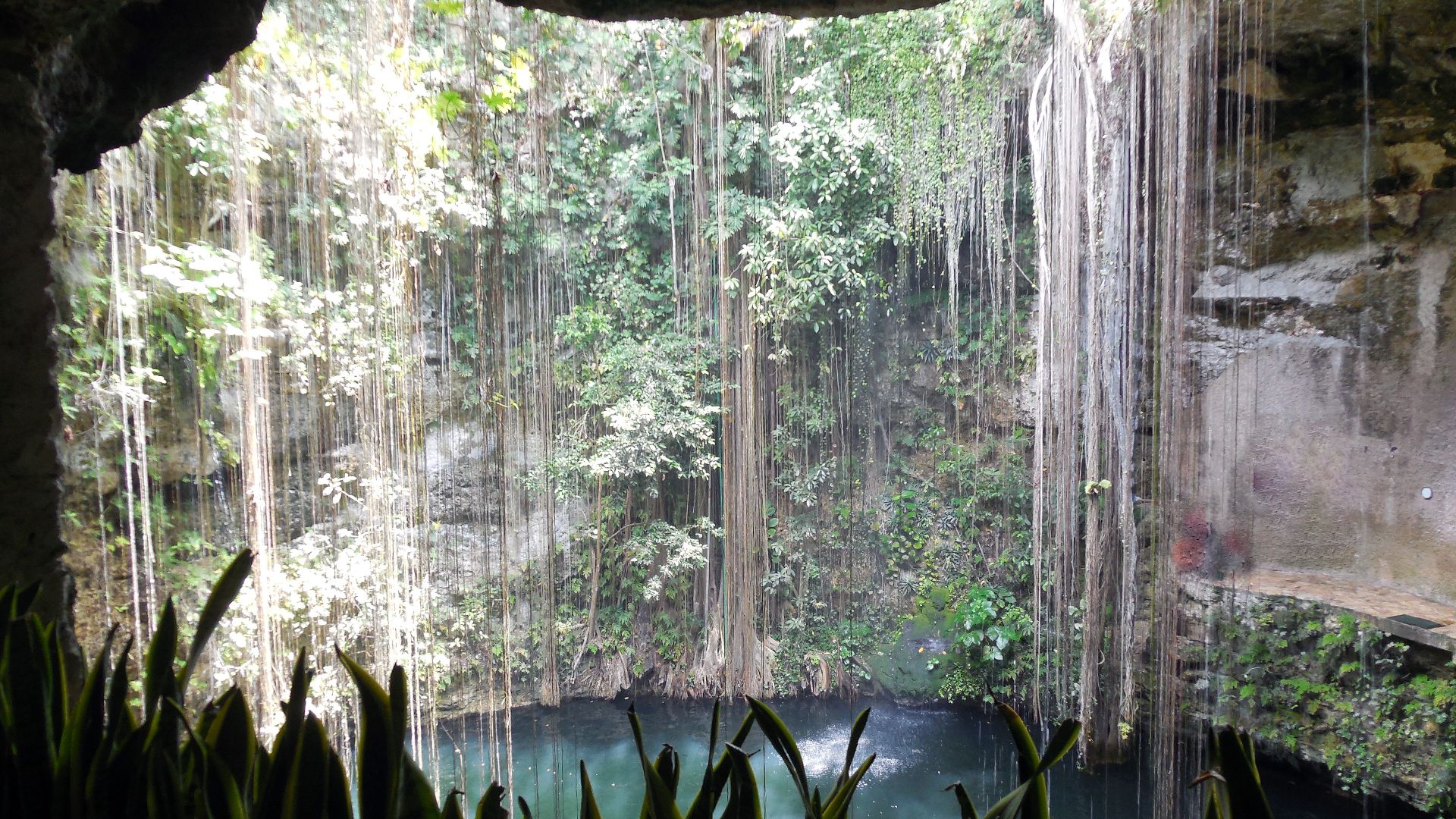 File:Cenote Ik-Kil.jpg