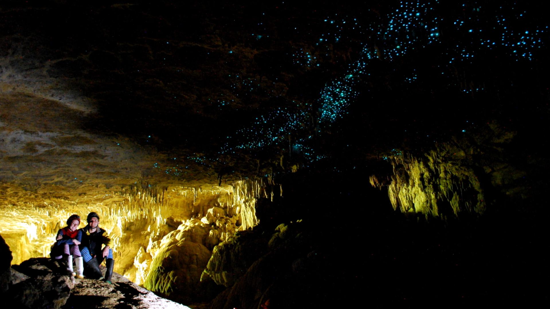 File:Green Glow Caves in New Zealand (6563152219).jpg