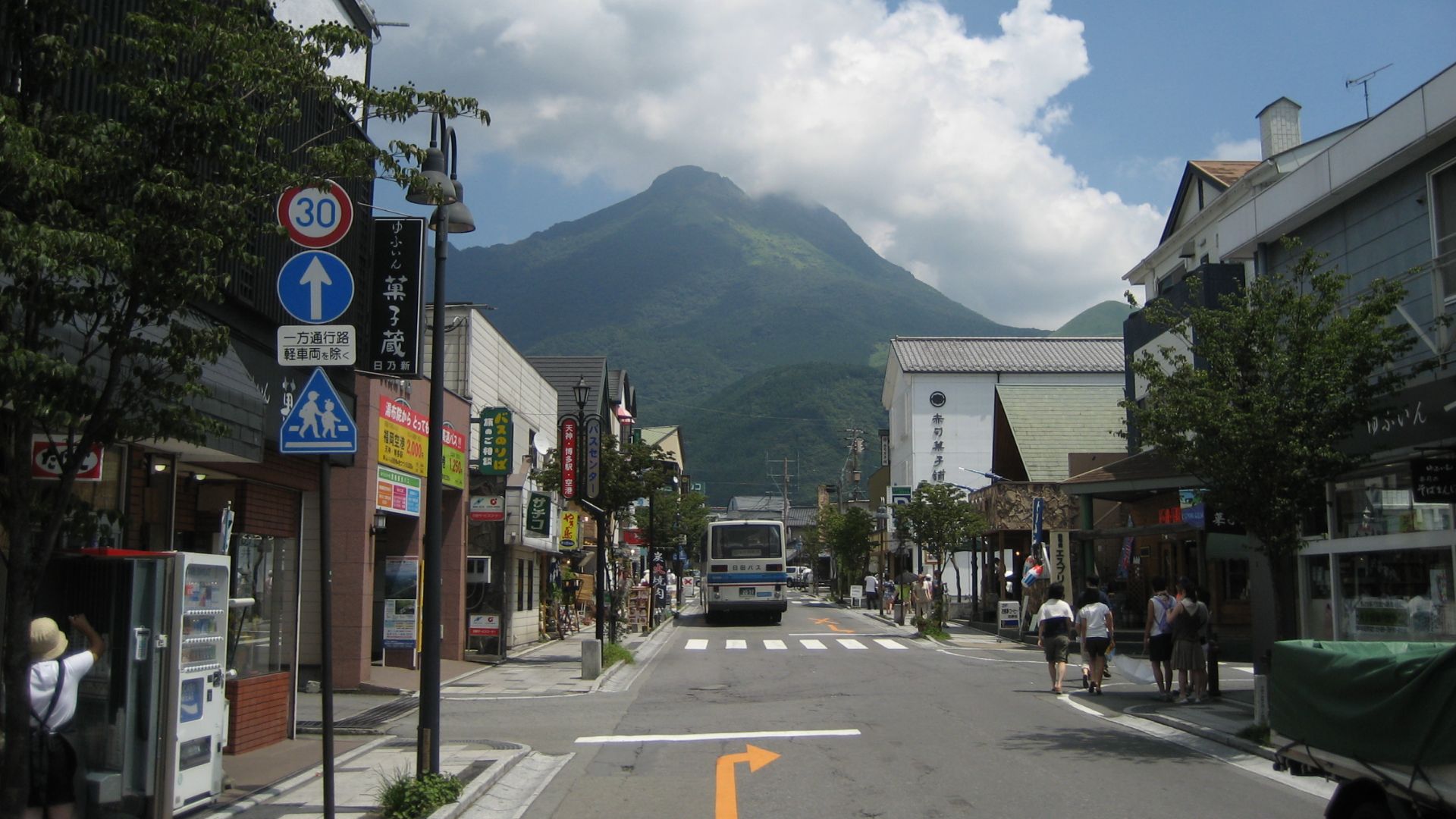 File:Yufuin - panoramio.jpg