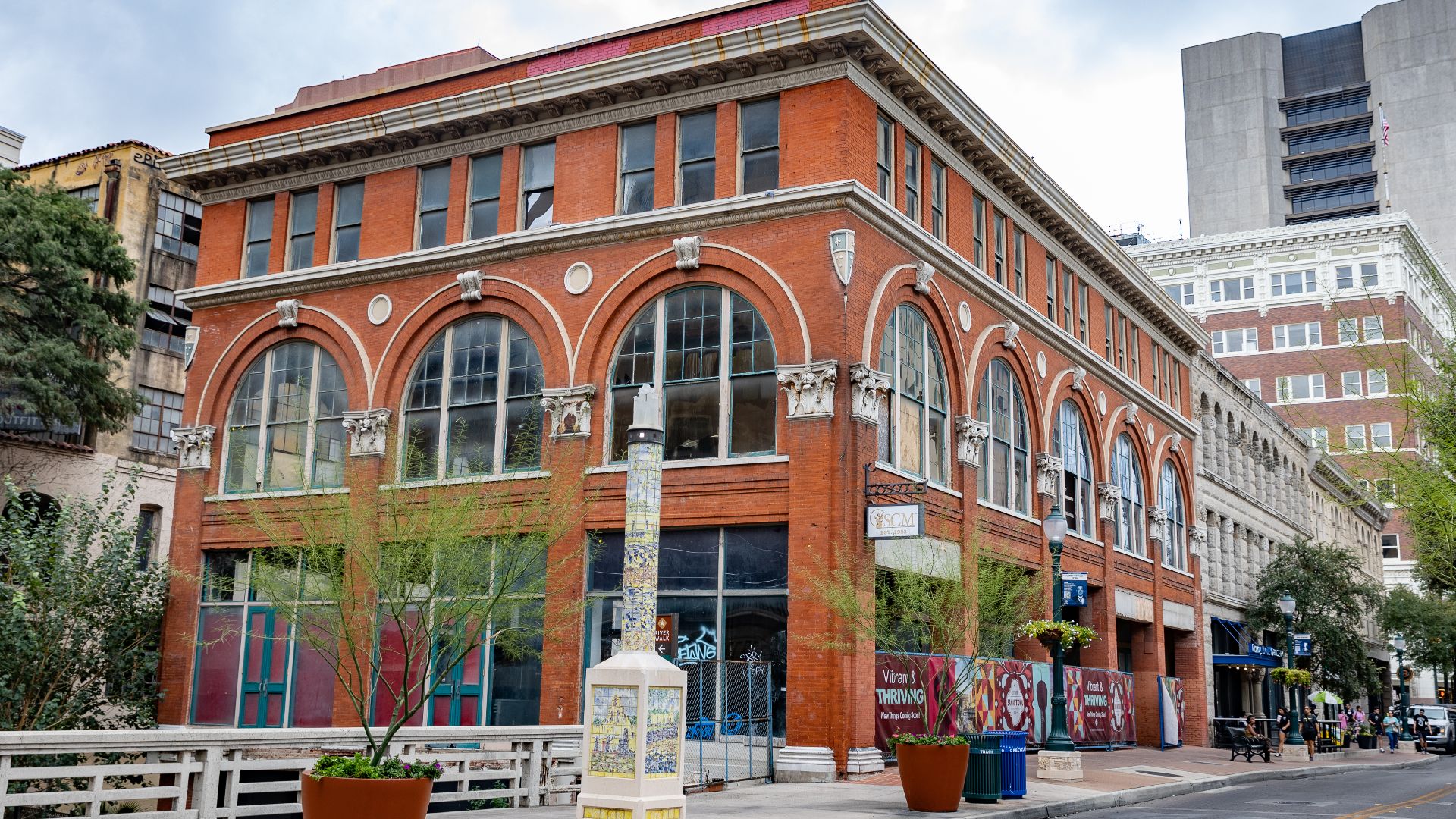 File:Book Building San Antonio.jpg