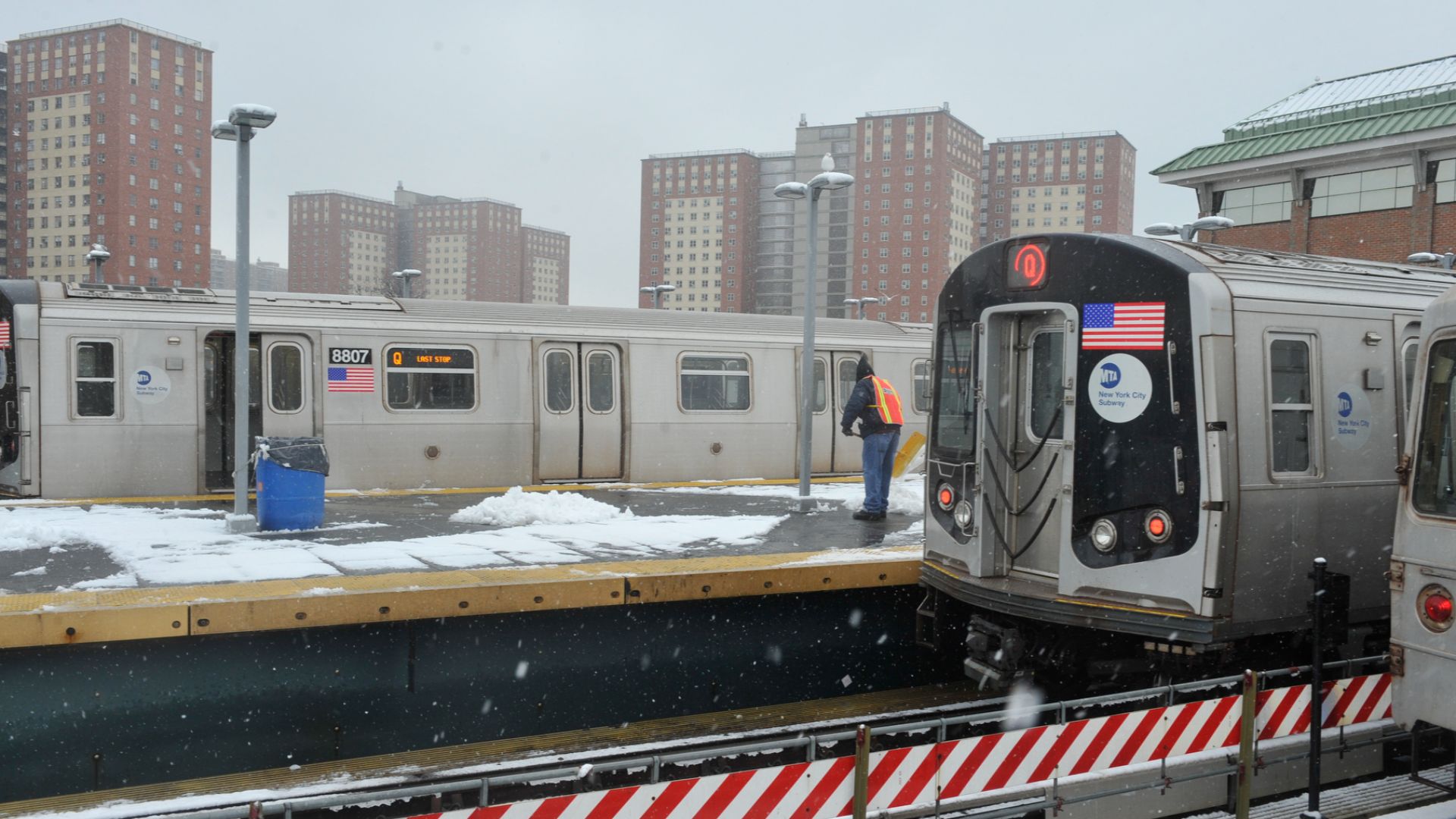 File:New York City Transit snow removal (11312240456).jpg