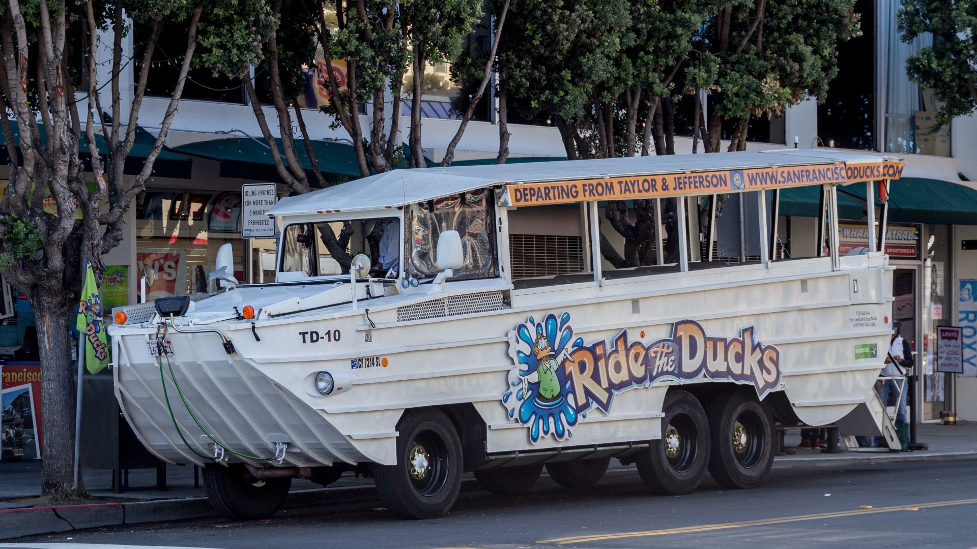 File:San Francisco (California, USA), Embarcadero, Tourbus -- 2012 -- 4187.jpg