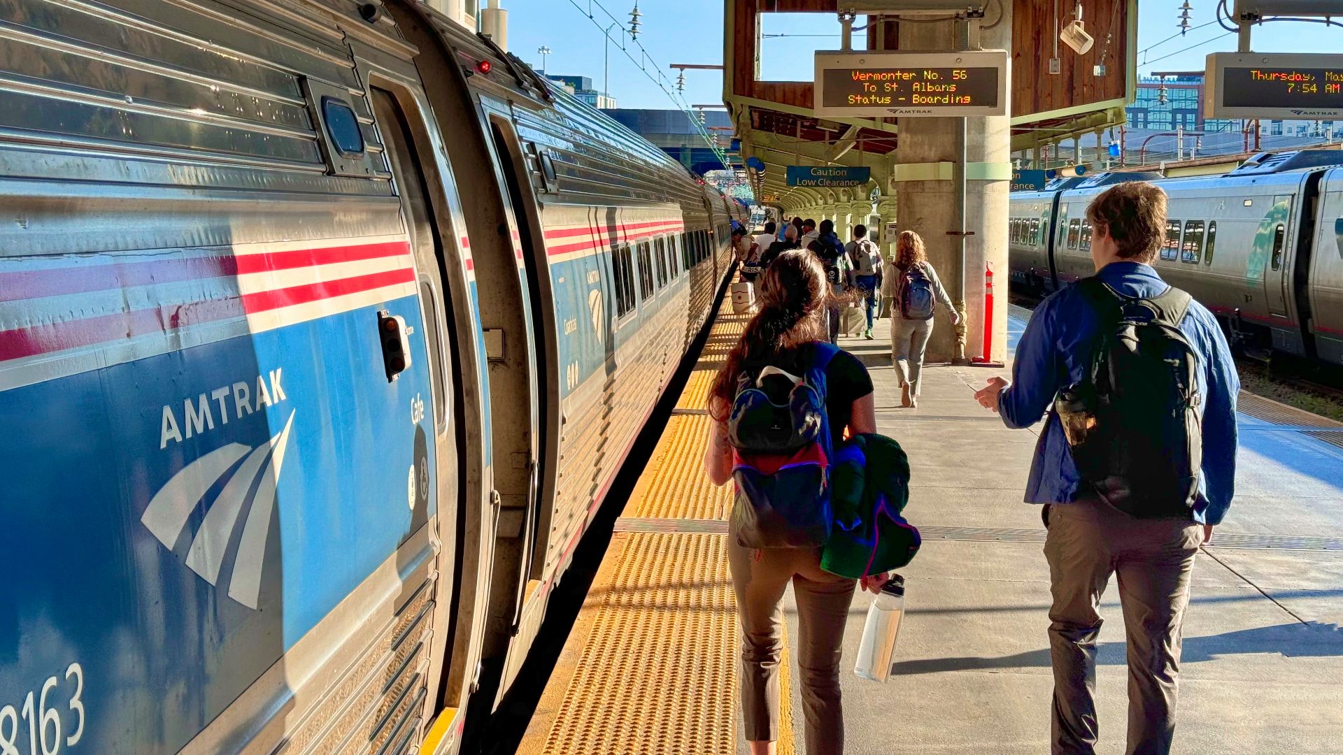 File:Passengers prepare to board Amtrak's Vermonter train at Union Station in Washington, D.C. - 2.jpg
